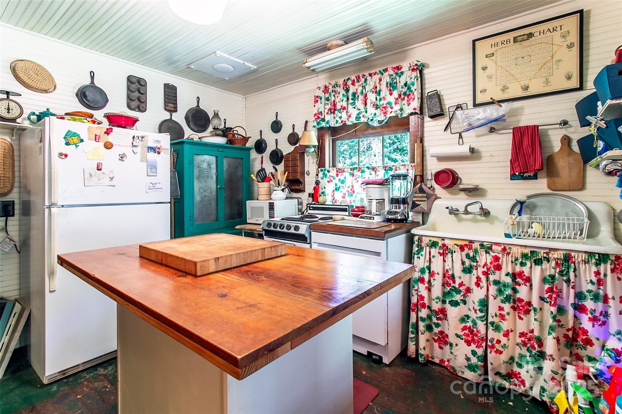 36 Walker Creek