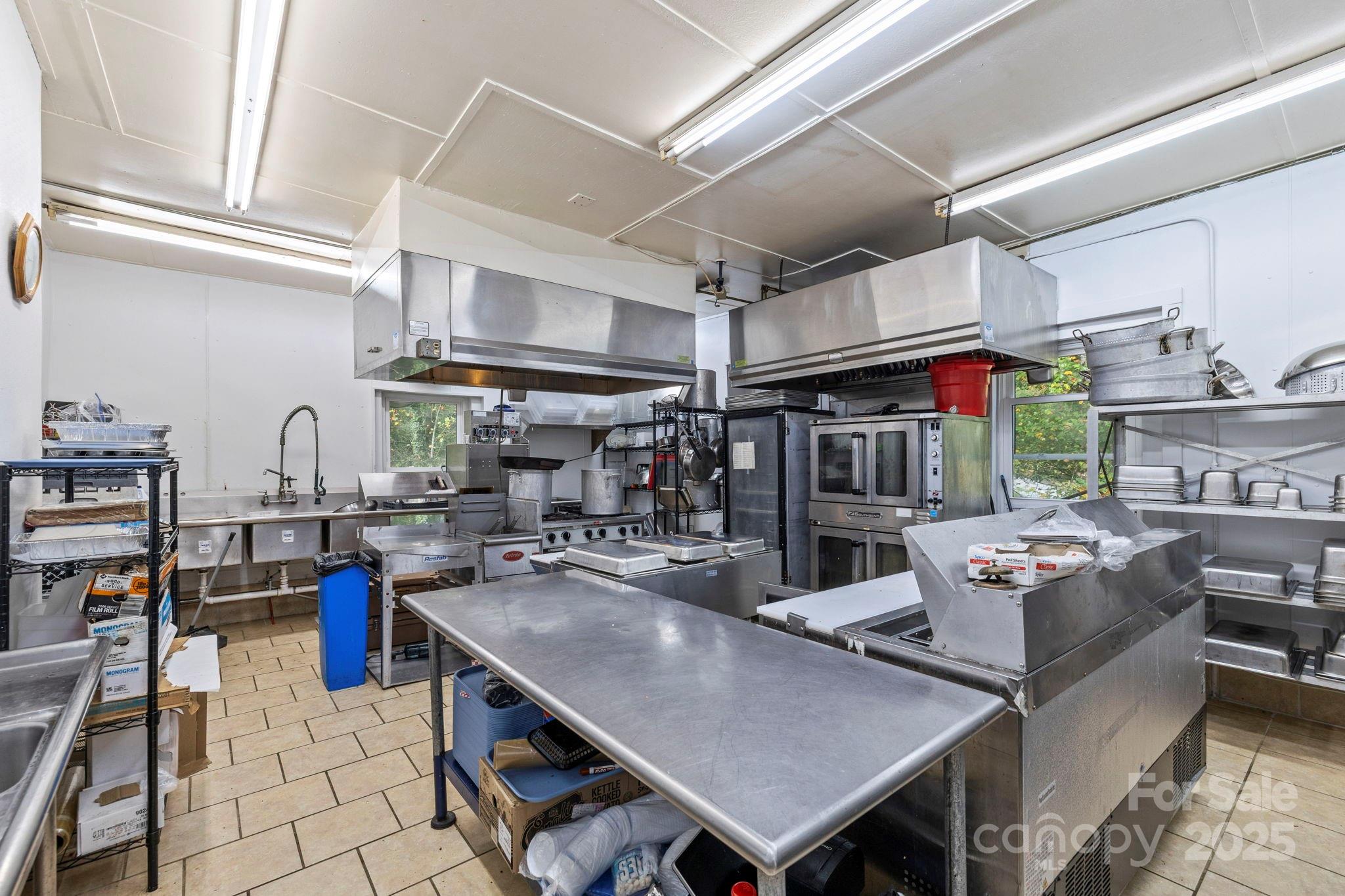 1196 N Country Club Road