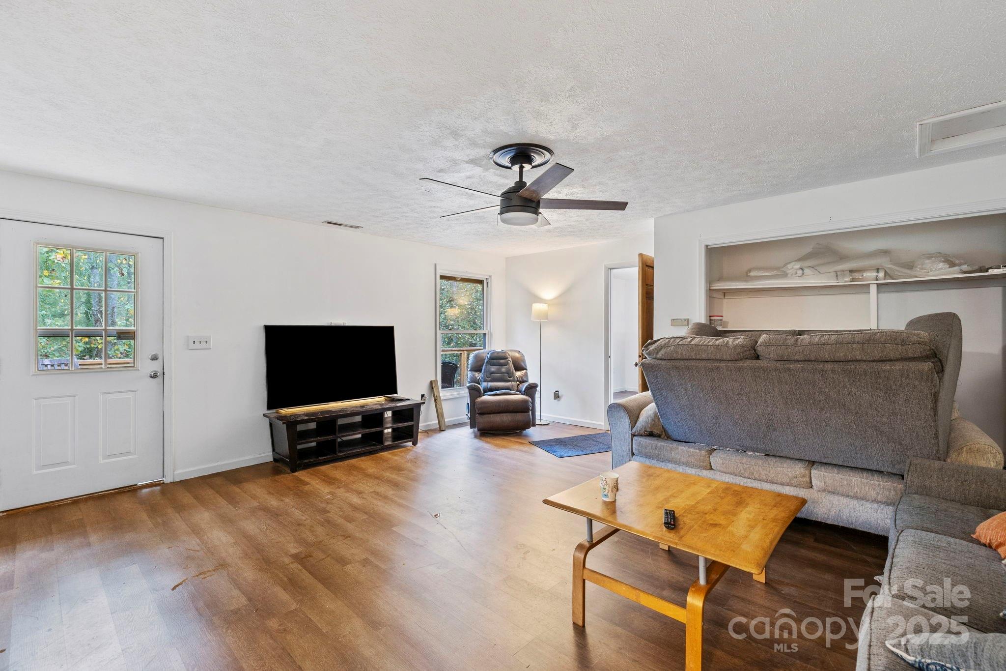 1196 N Country Club Road
