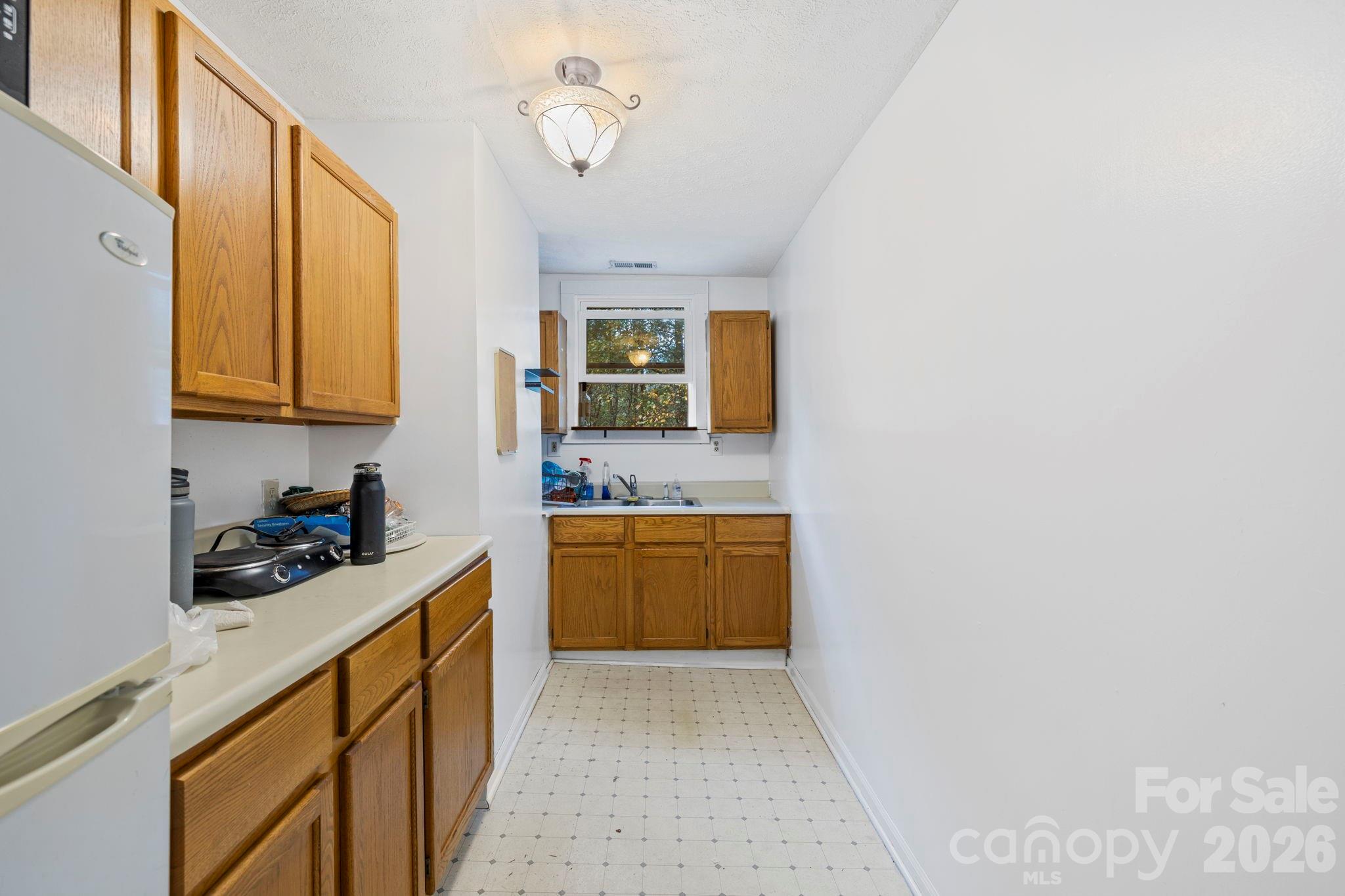 1196 N Country Club Road