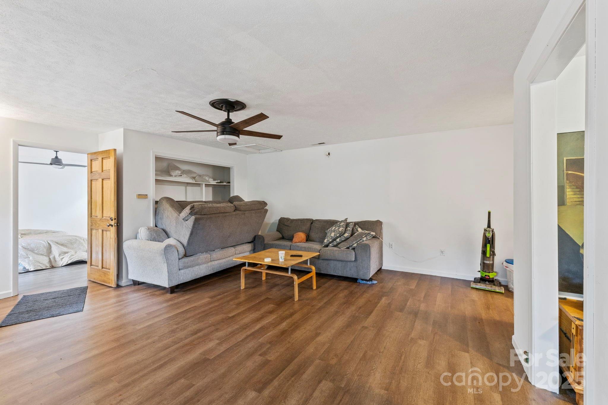 1196 N Country Club Road
