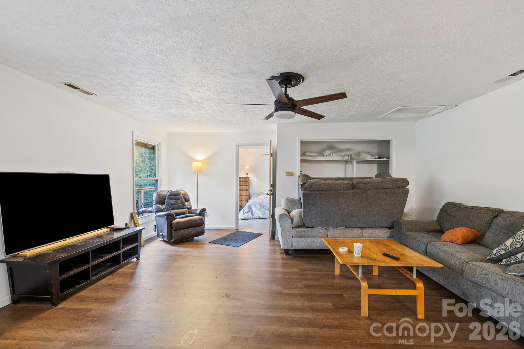 1196 N Country Club Road