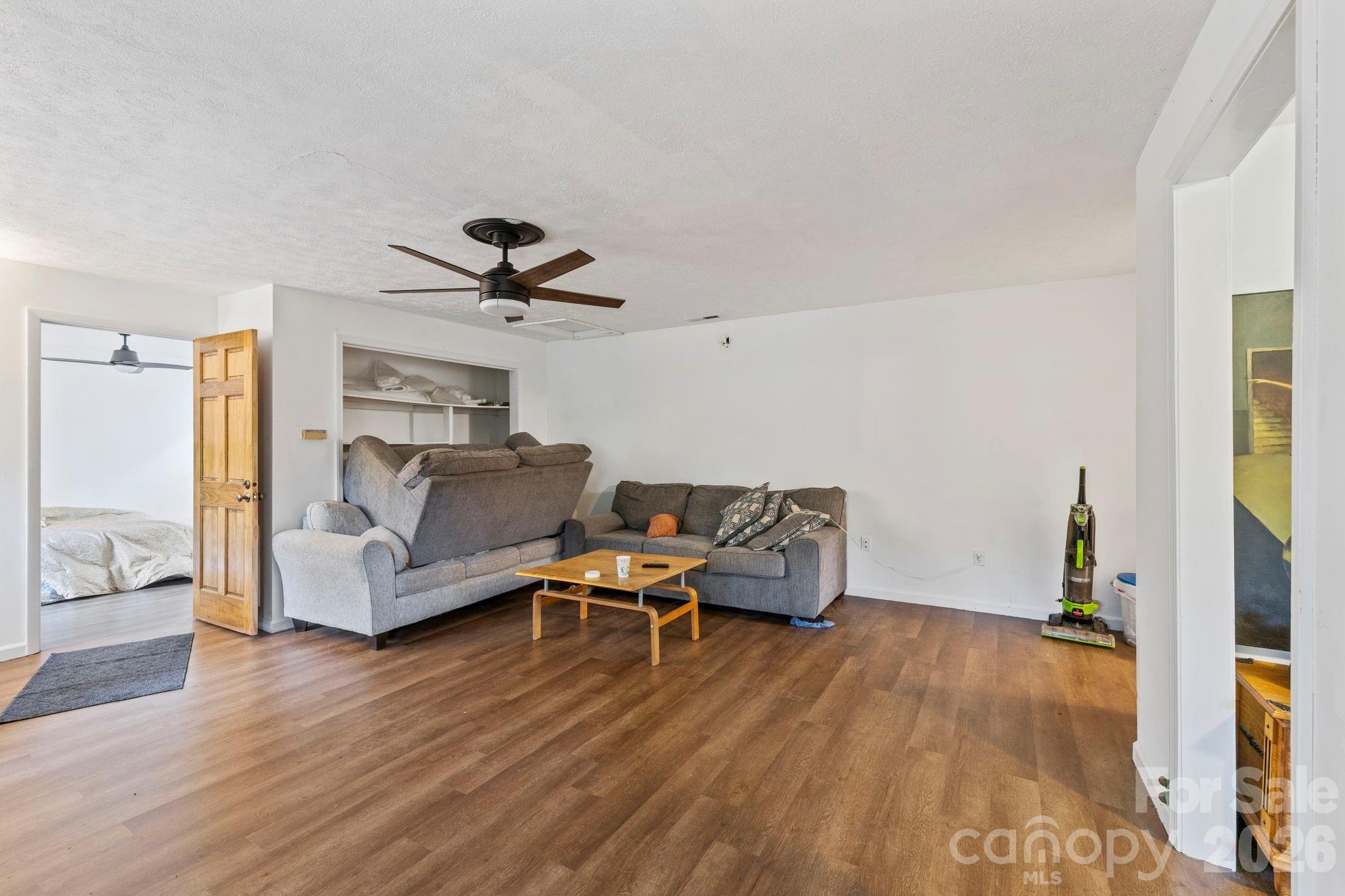 1196 N Country Club Road