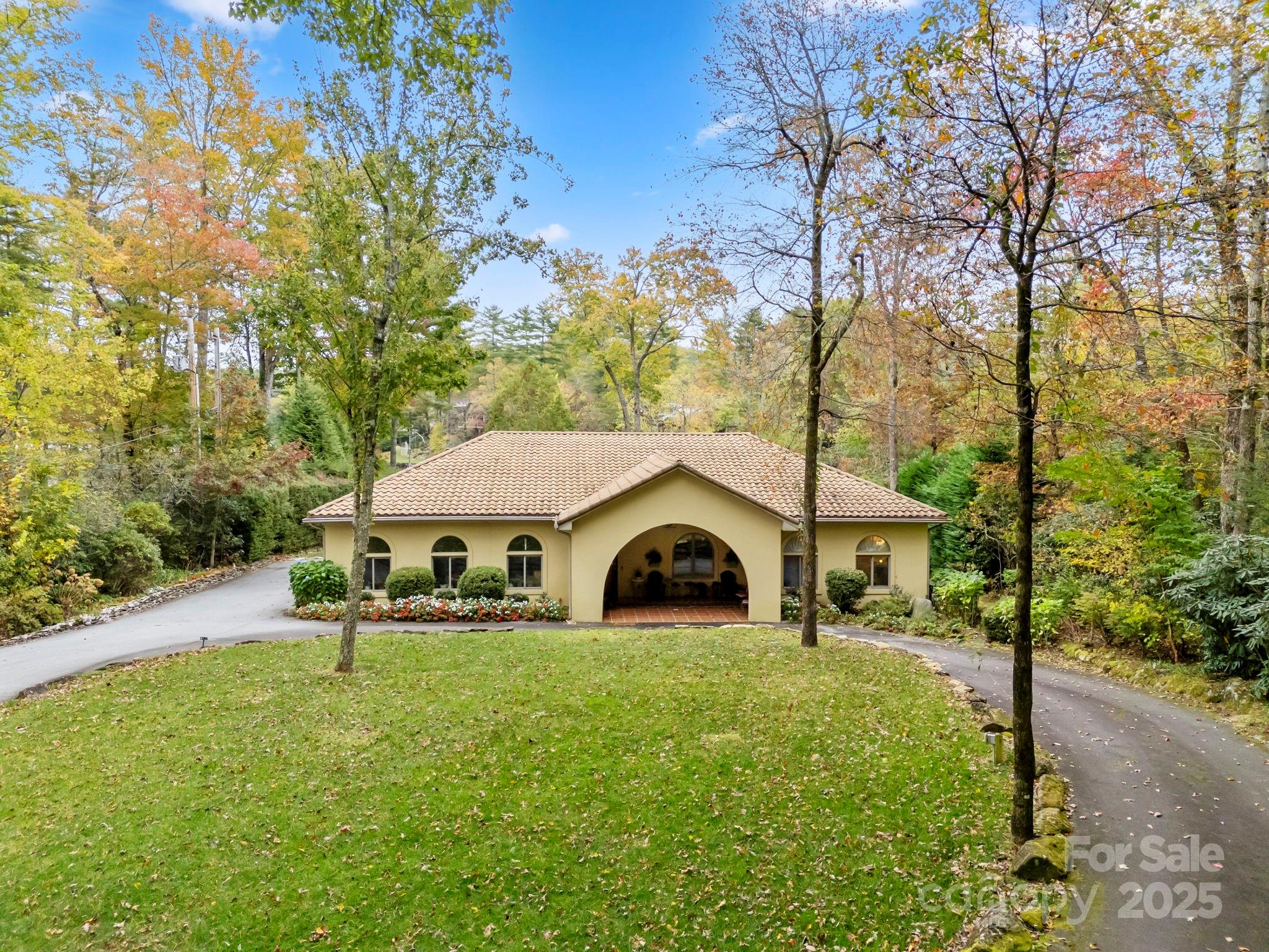 568 W Club Boulevard