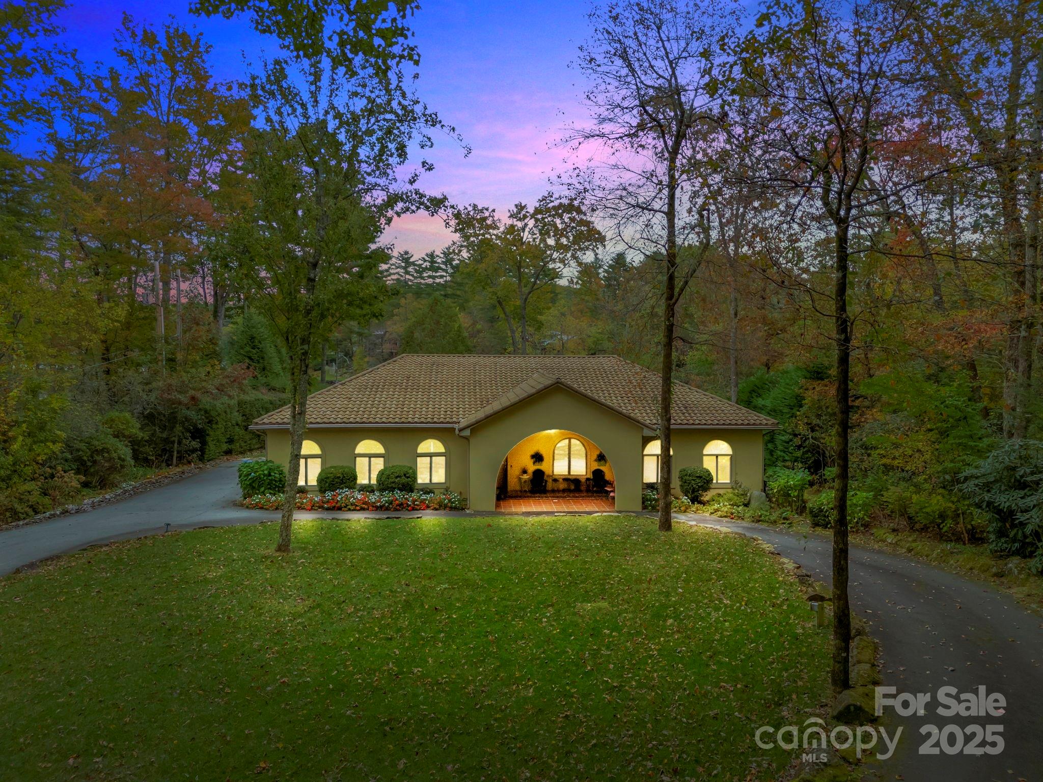 568 W Club Boulevard