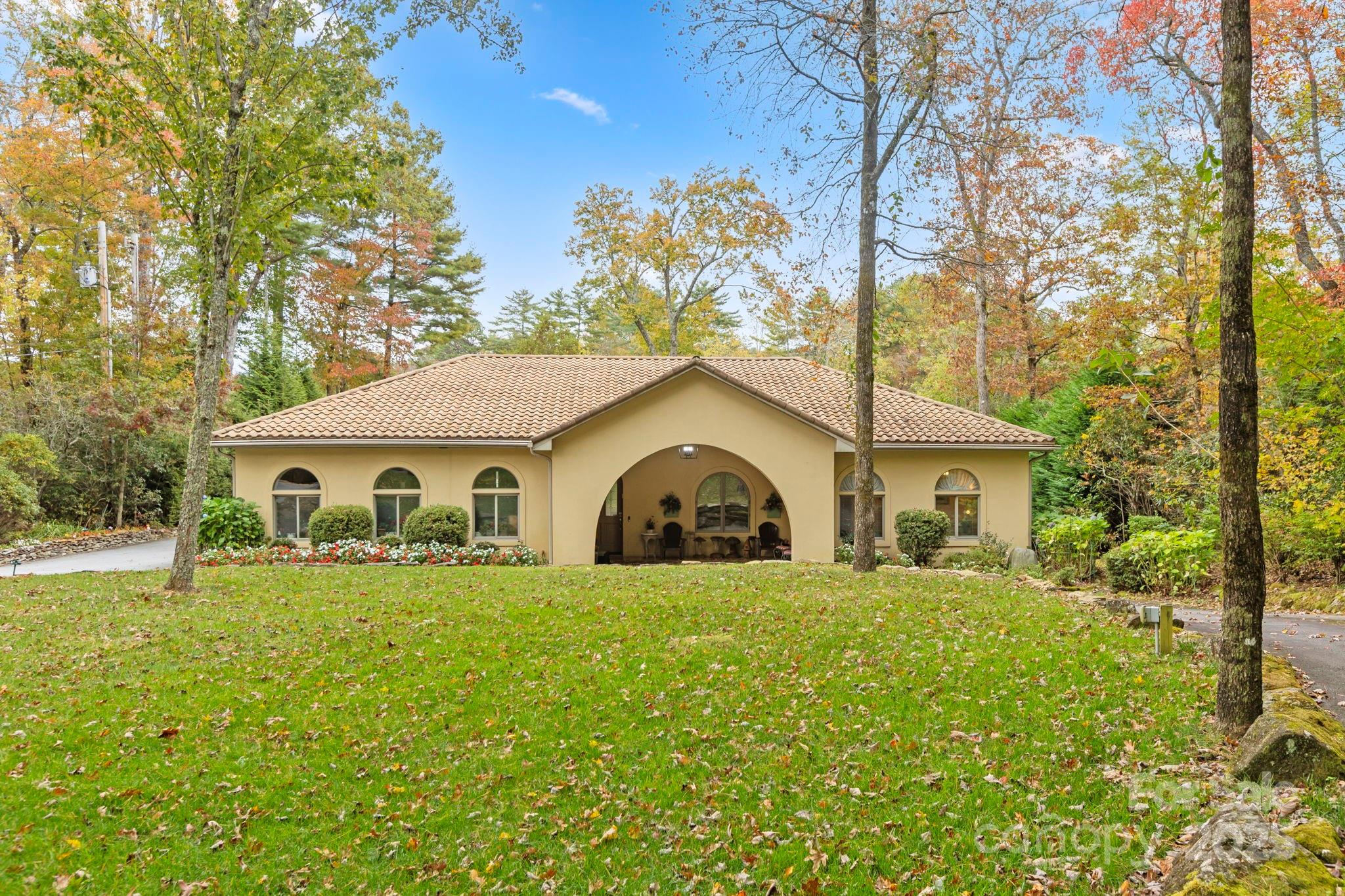 568 W Club Boulevard
