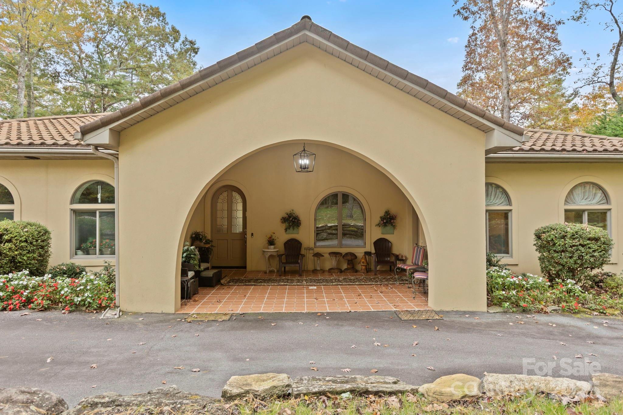 568 W Club Boulevard