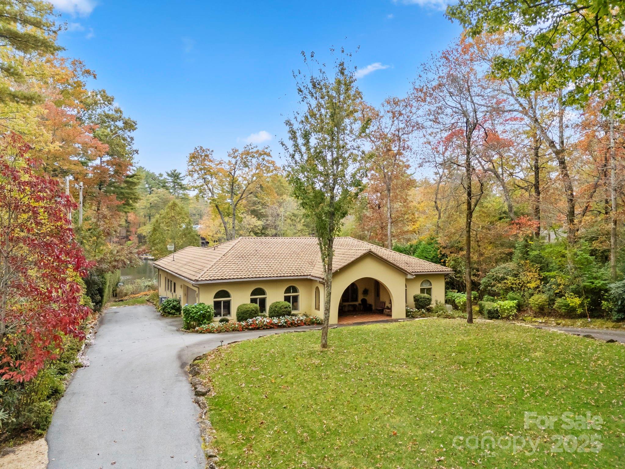 568 W Club Boulevard