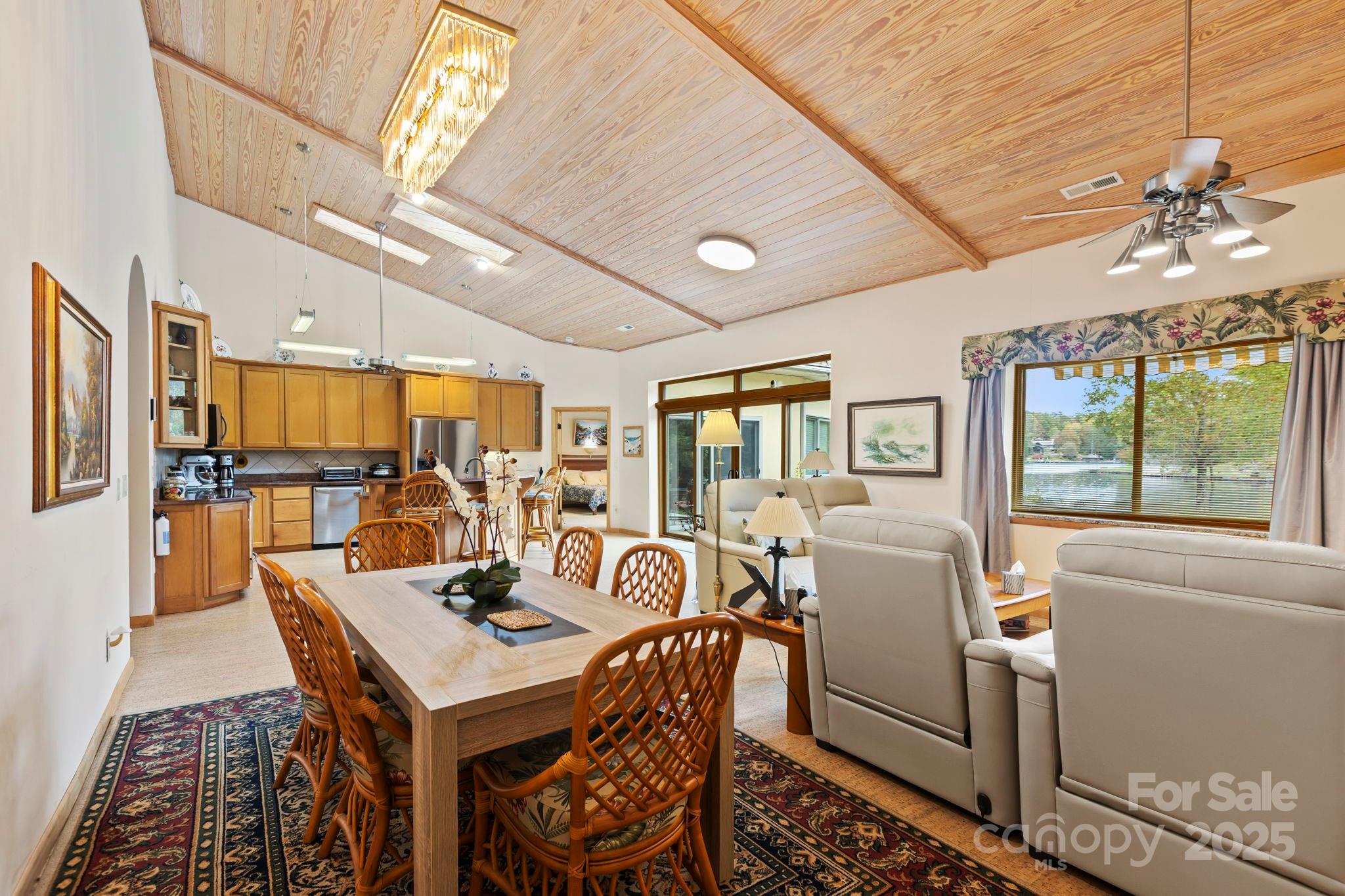 568 W Club Boulevard