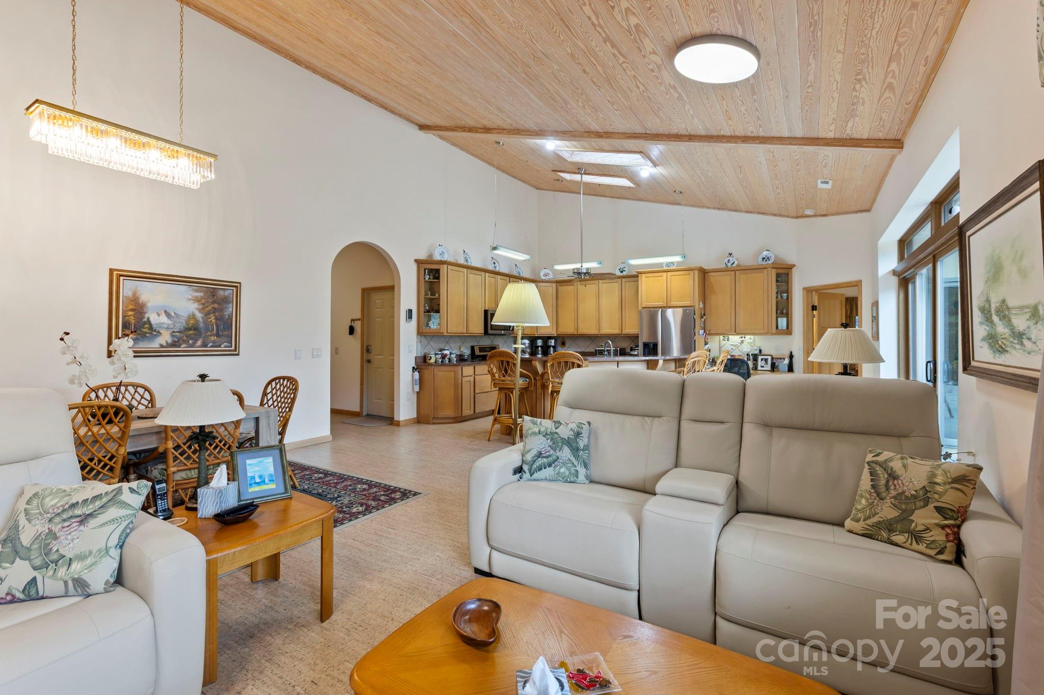 568 W Club Boulevard