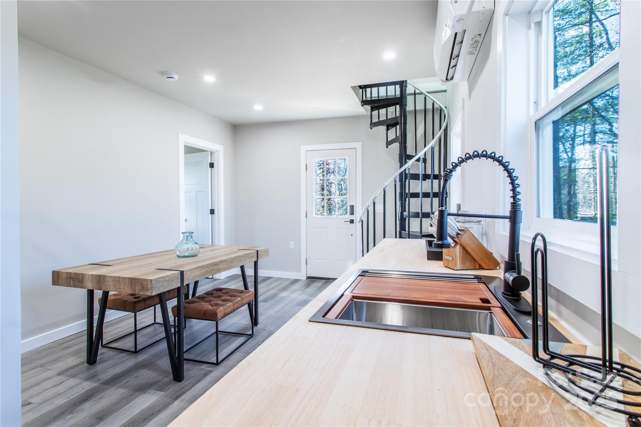 426, 428 Weaver Creek Road