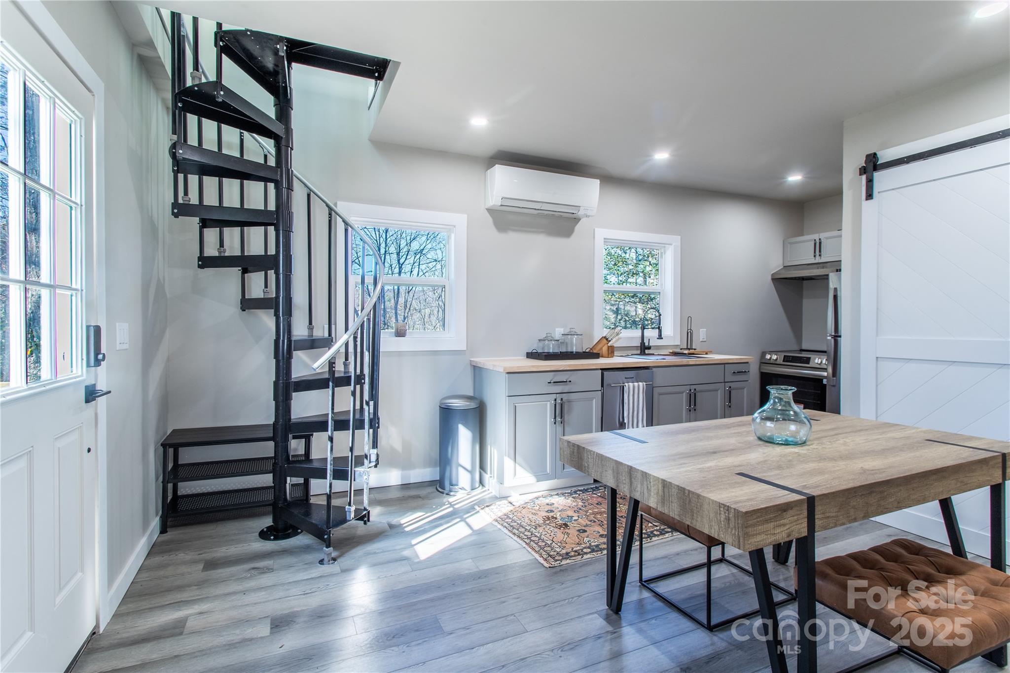 426, 428 Weaver Creek Road