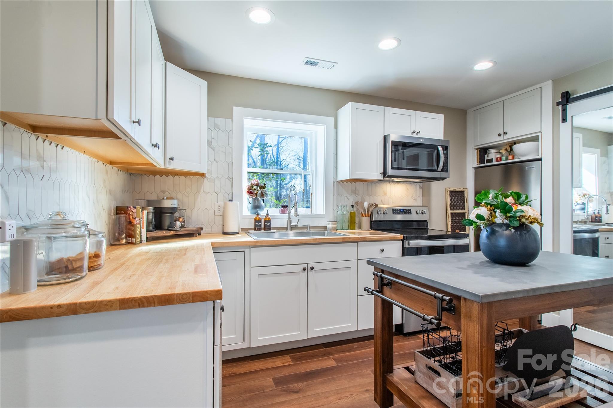 426, 428 Weaver Creek Road