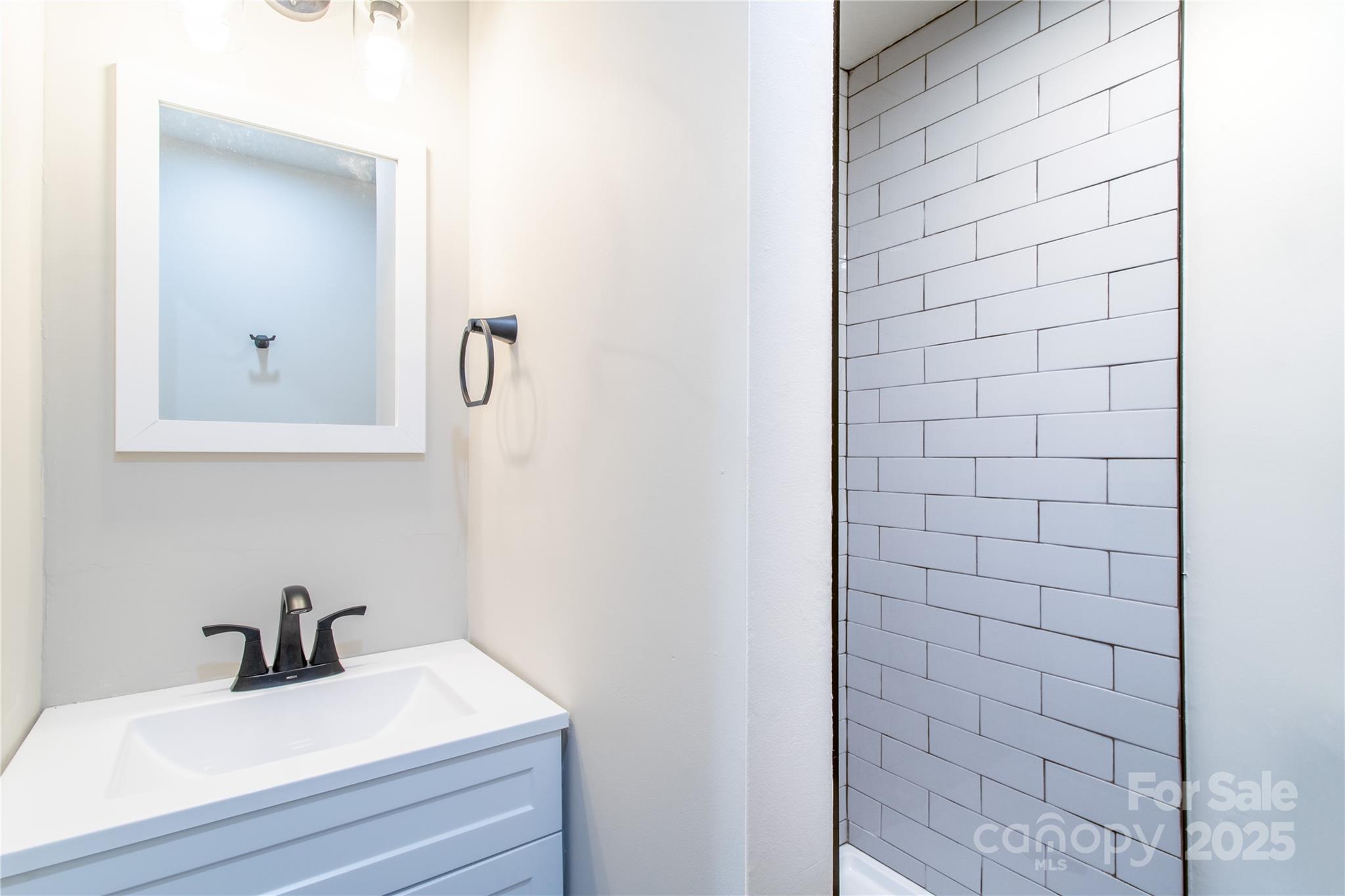 426, 428 Weaver Creek Road