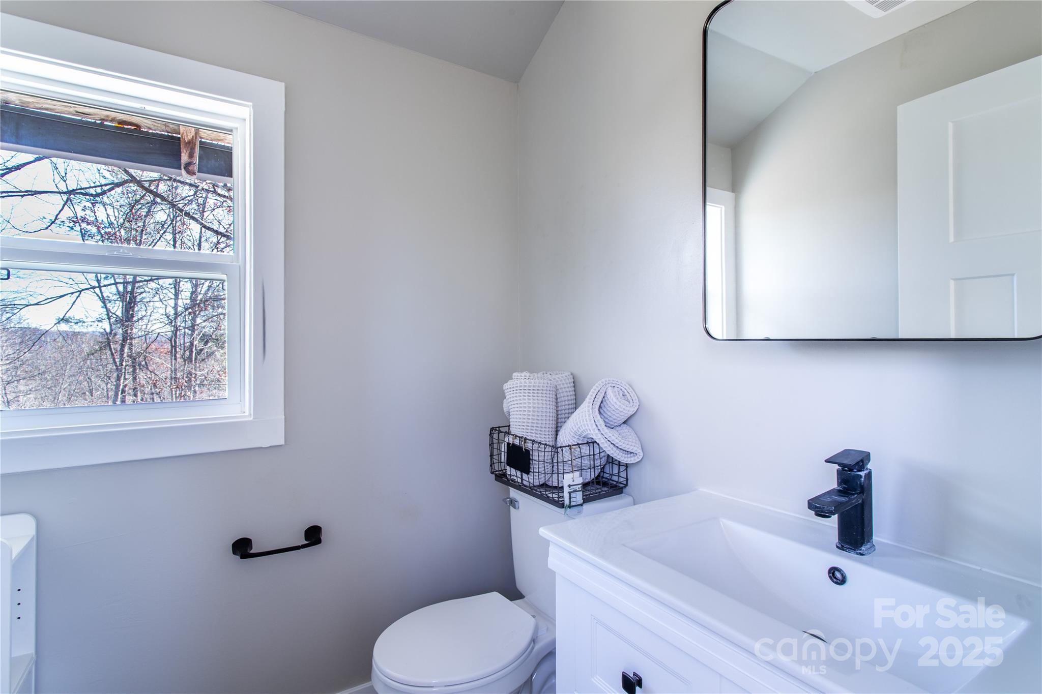 426, 428 Weaver Creek Road