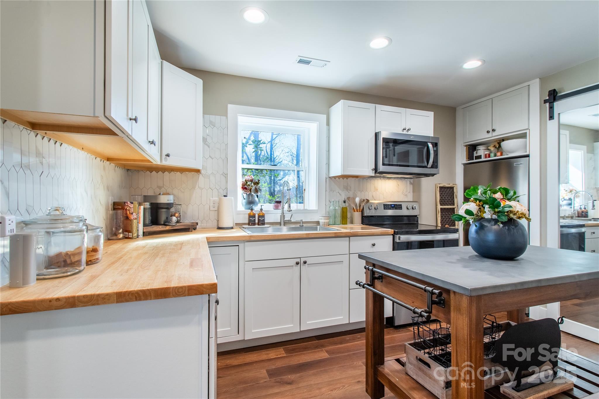 426, 428 Weaver Creek Road