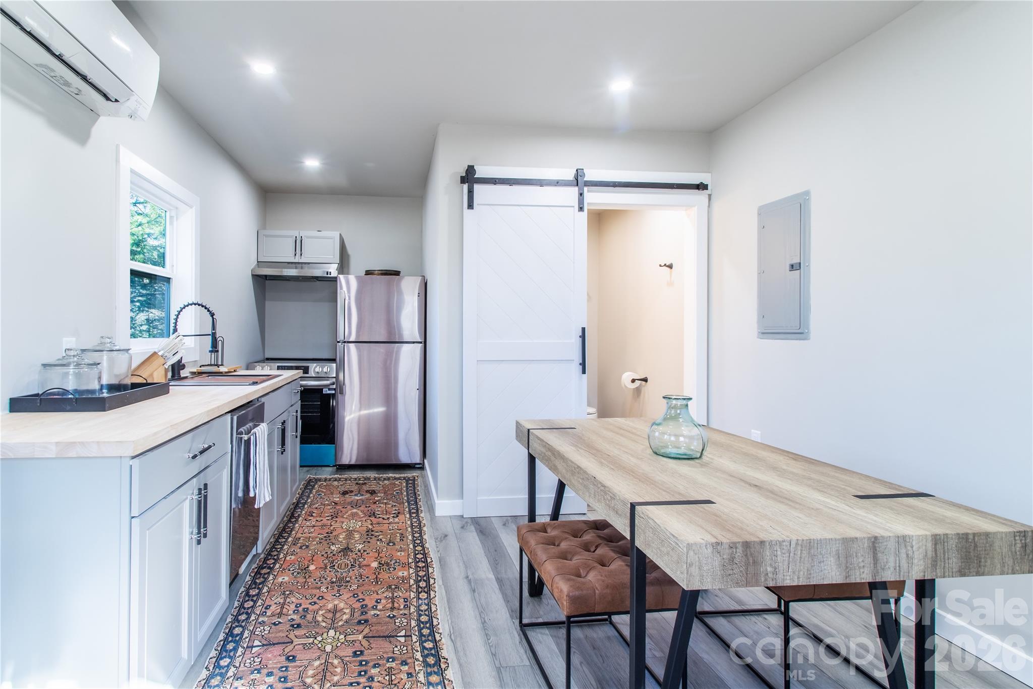 426, 428 Weaver Creek Road