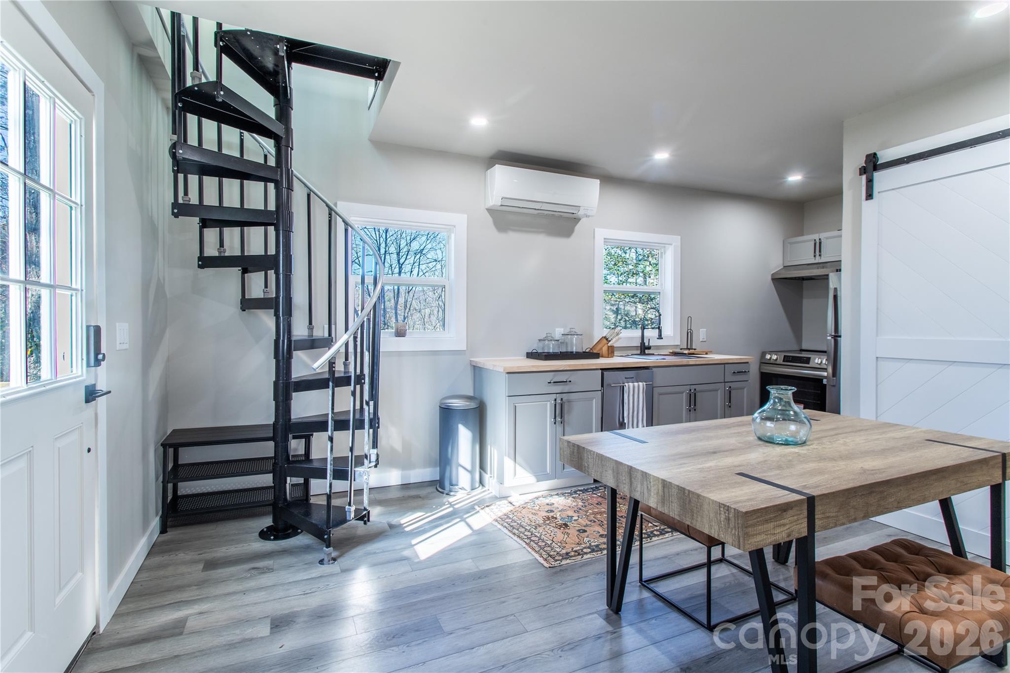 426, 428 Weaver Creek Road