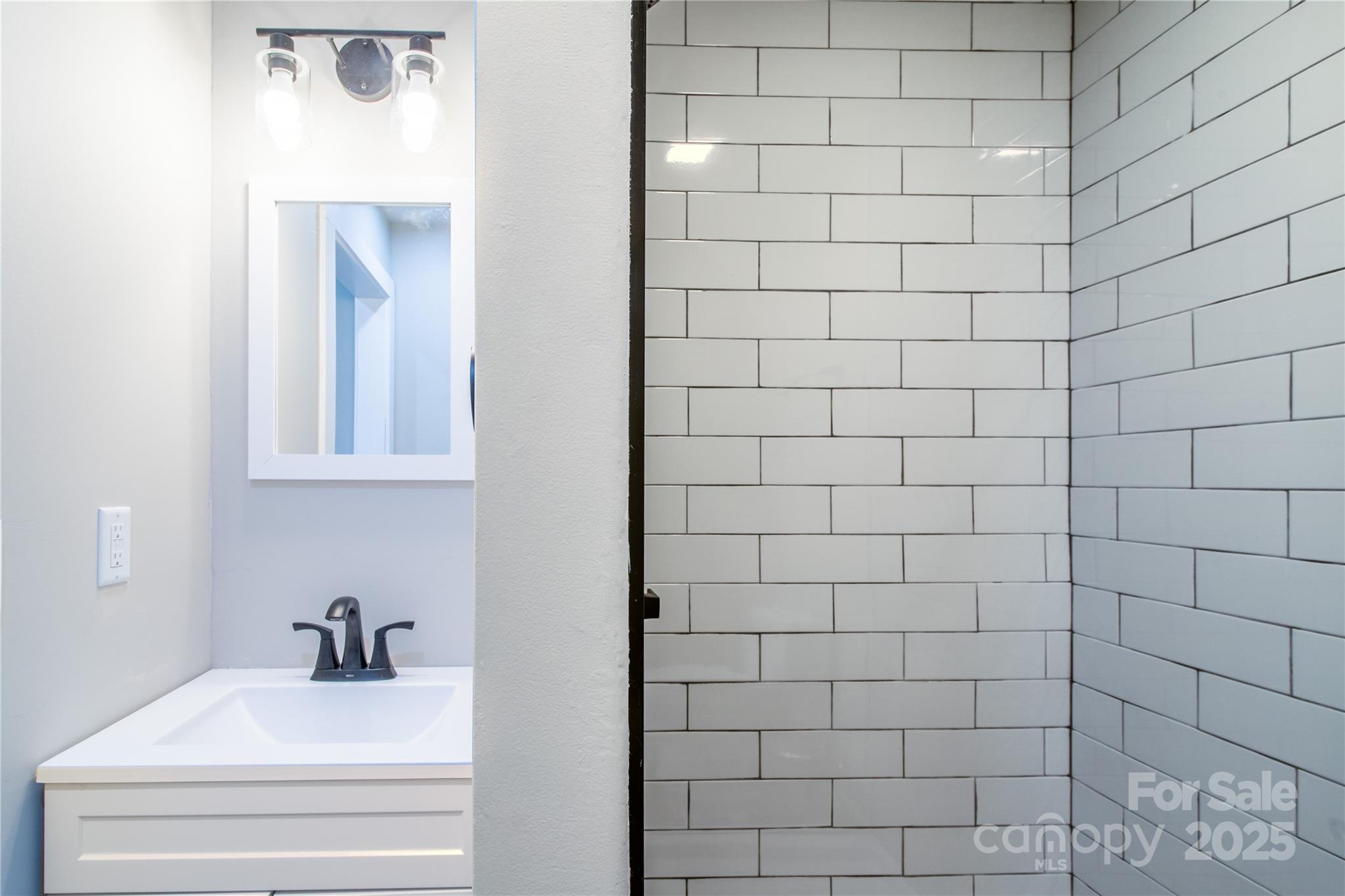 426, 428 Weaver Creek Road