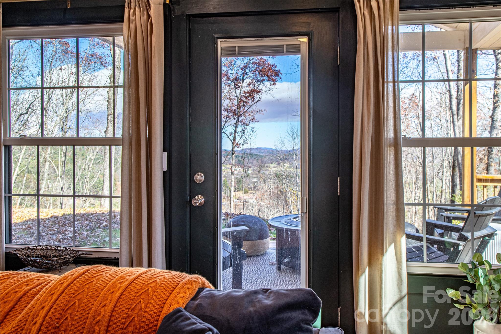 426, 428 Weaver Creek Road