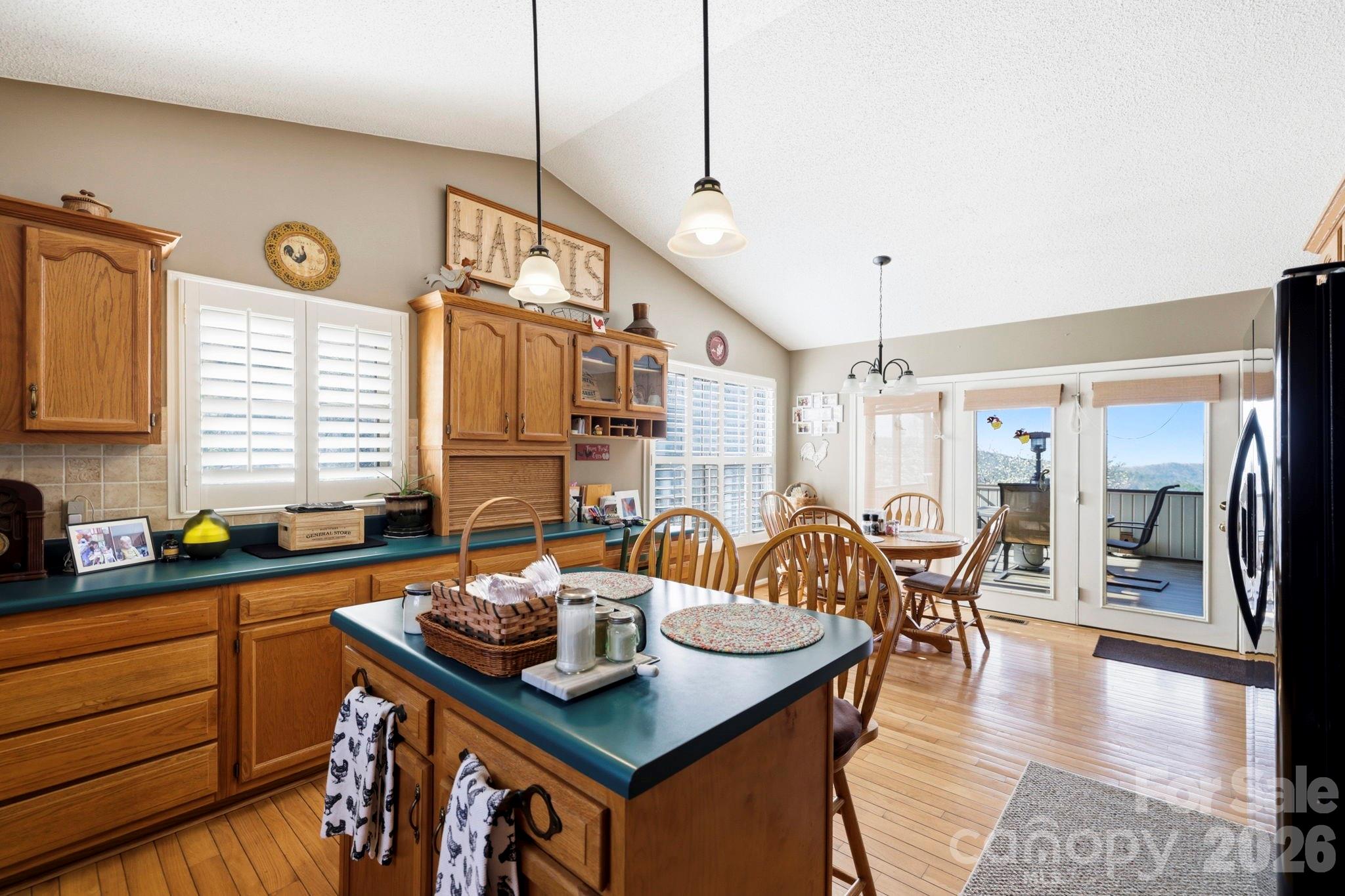 1489 Round Mountain Road