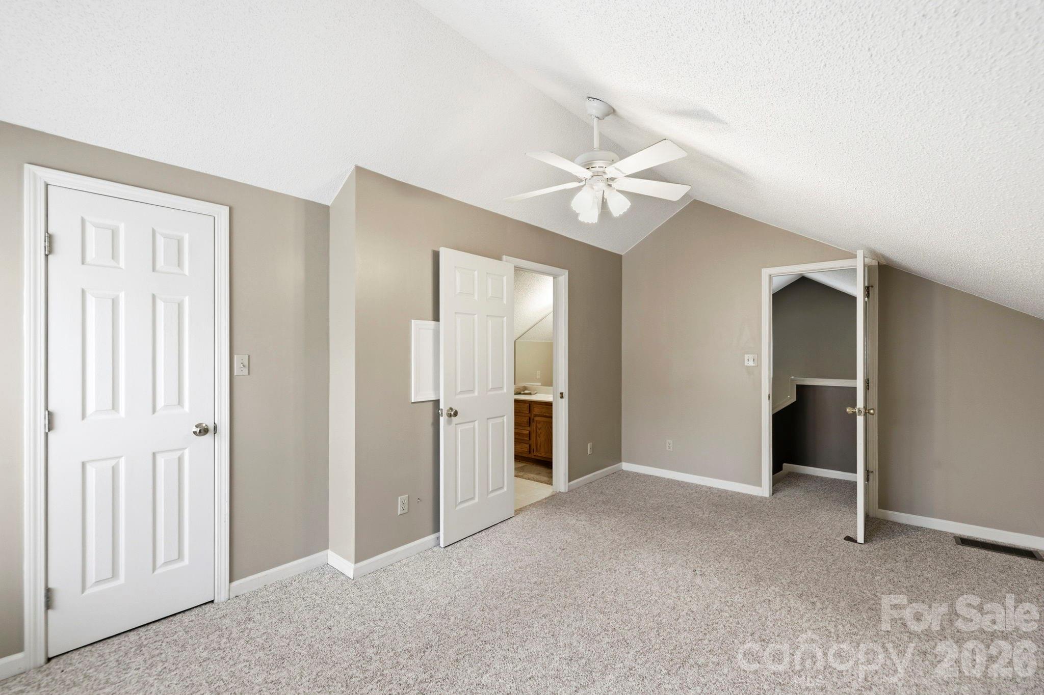 1489 Round Mountain Road