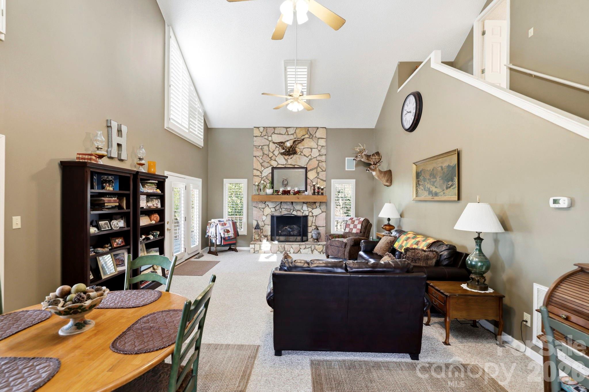 1489 Round Mountain Road