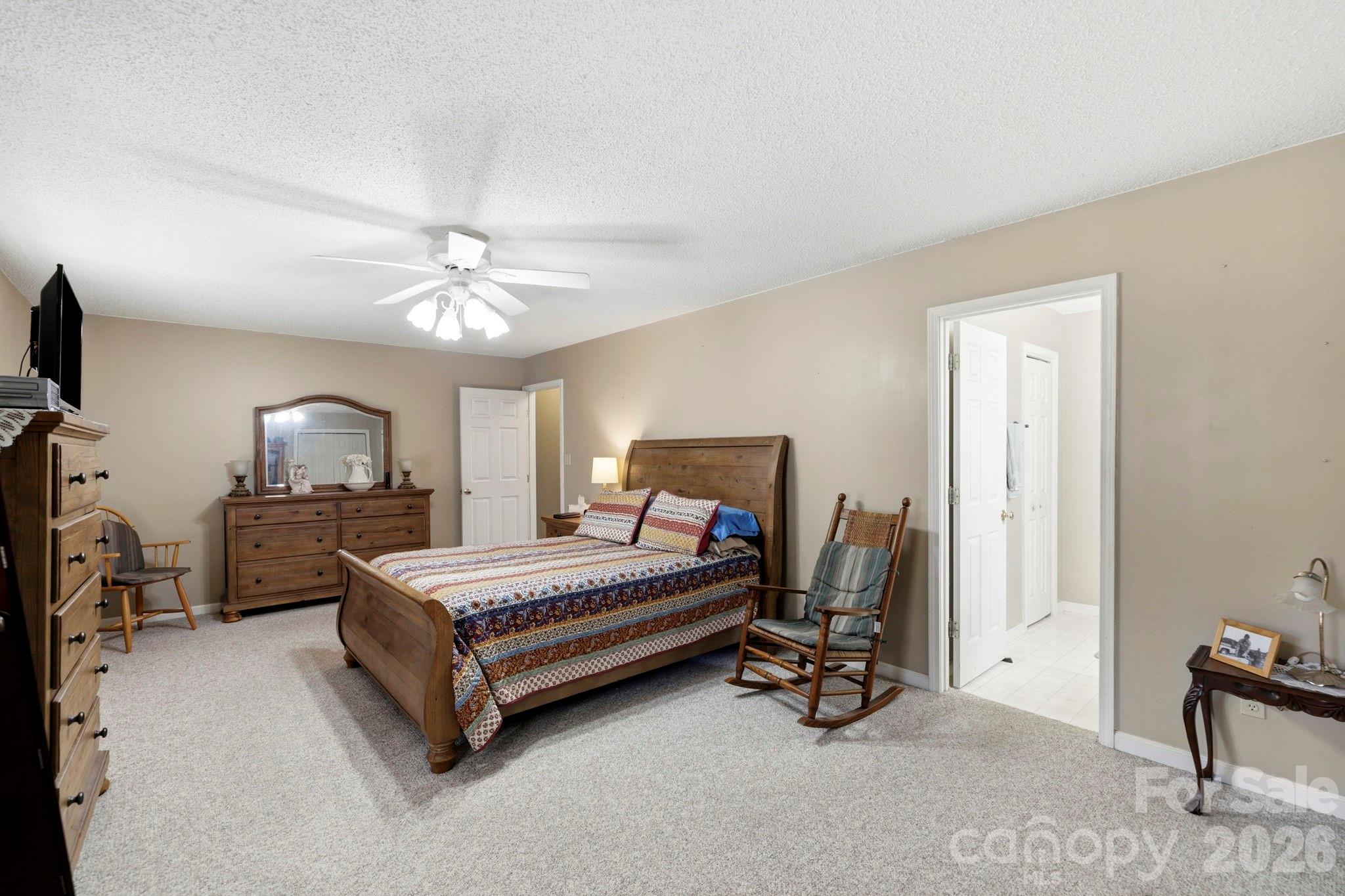 1489 Round Mountain Road