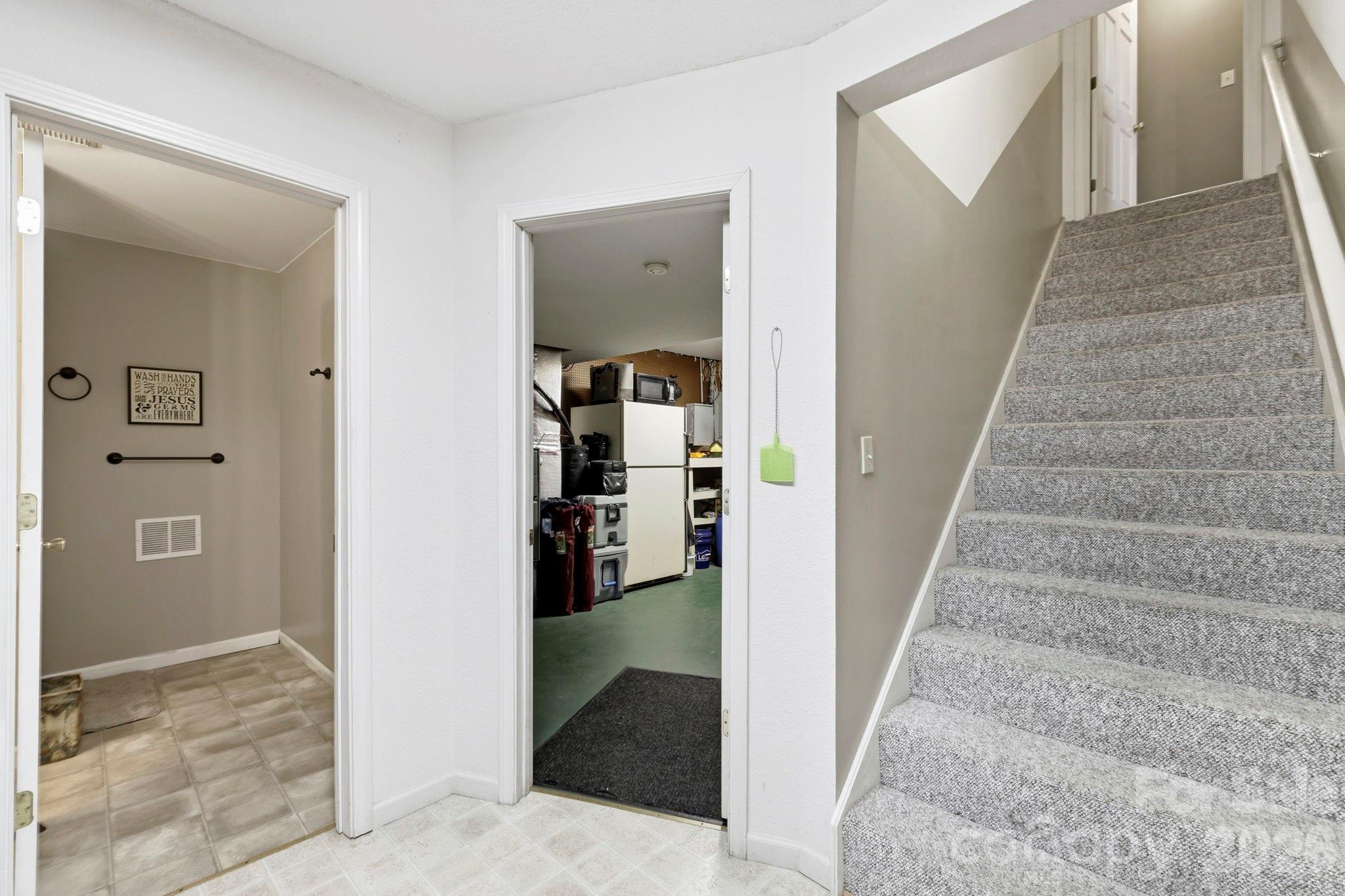 1489 Round Mountain Road