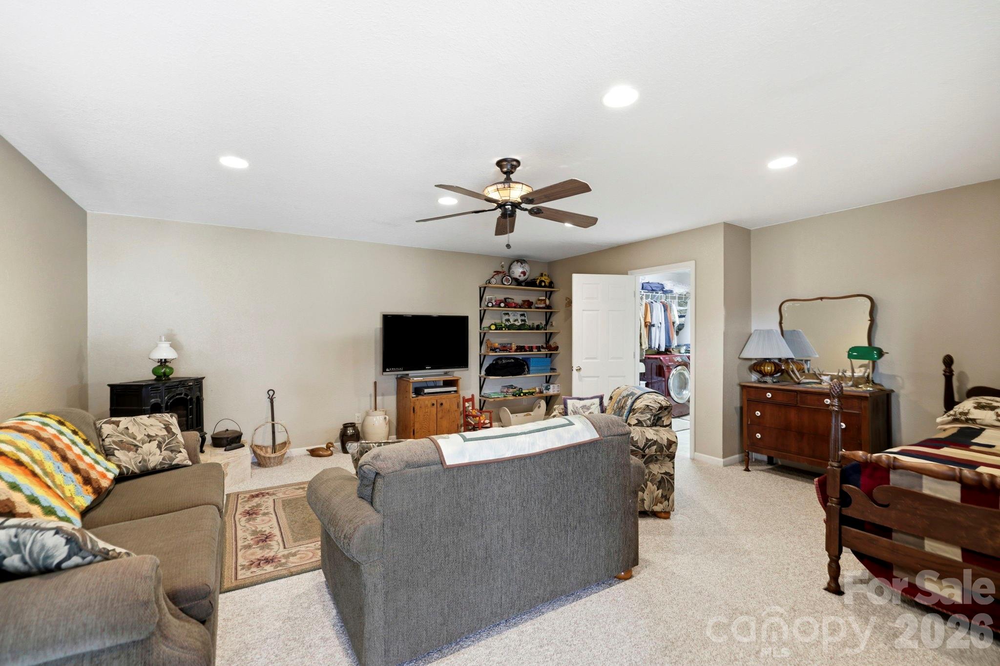 1489 Round Mountain Road