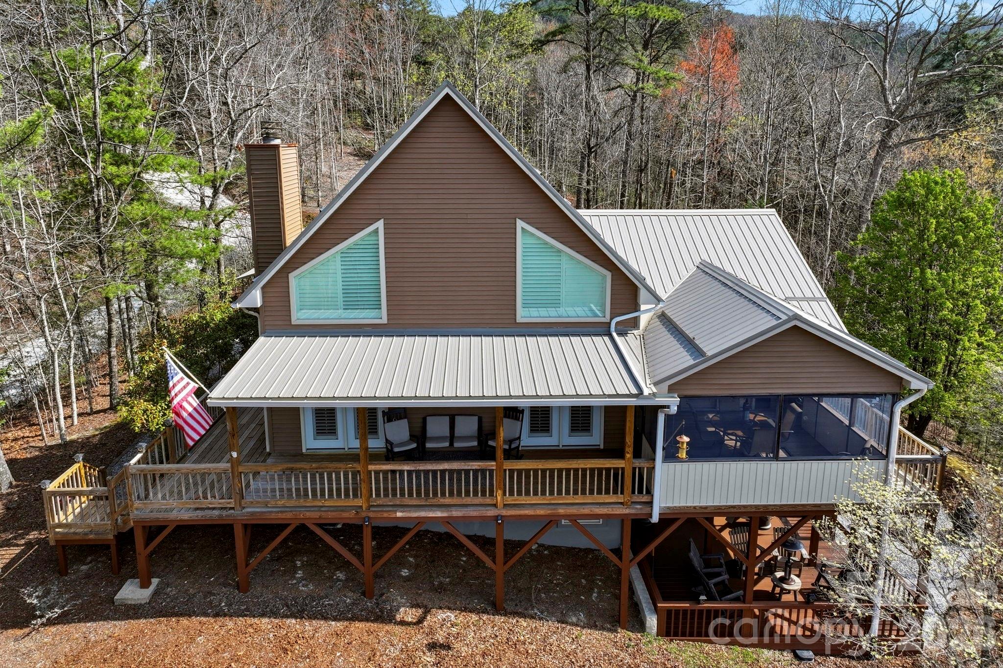 1489 Round Mountain Road