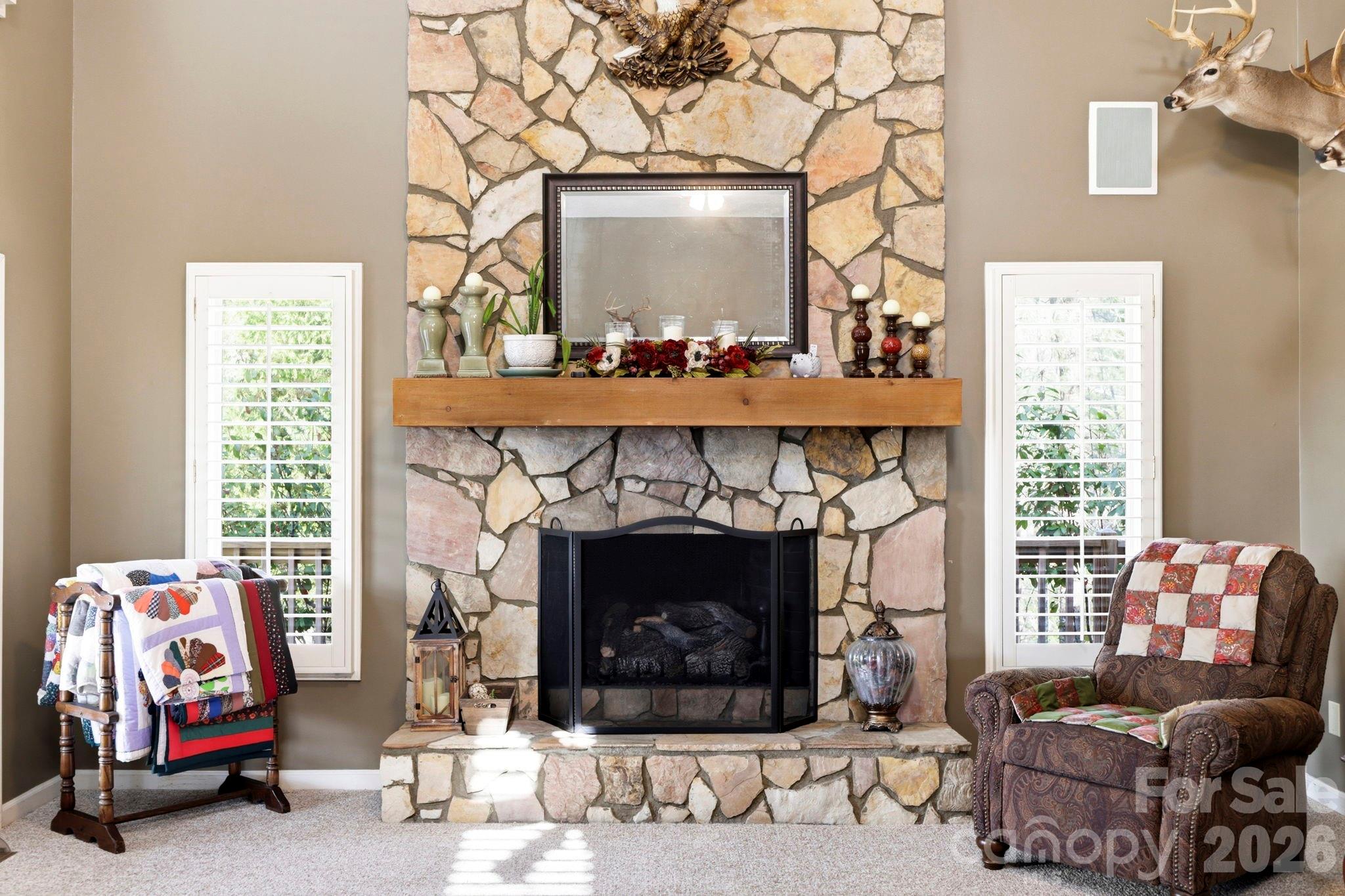 1489 Round Mountain Road