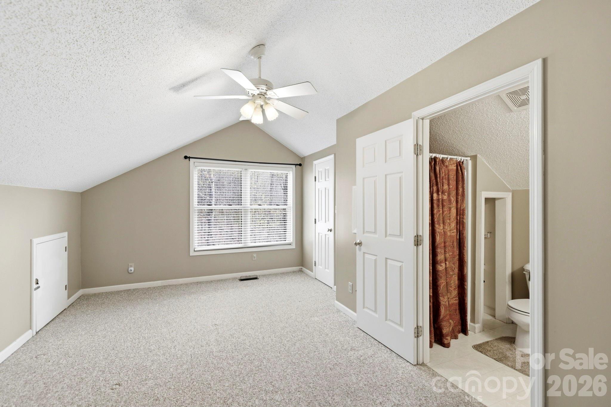 1489 Round Mountain Road