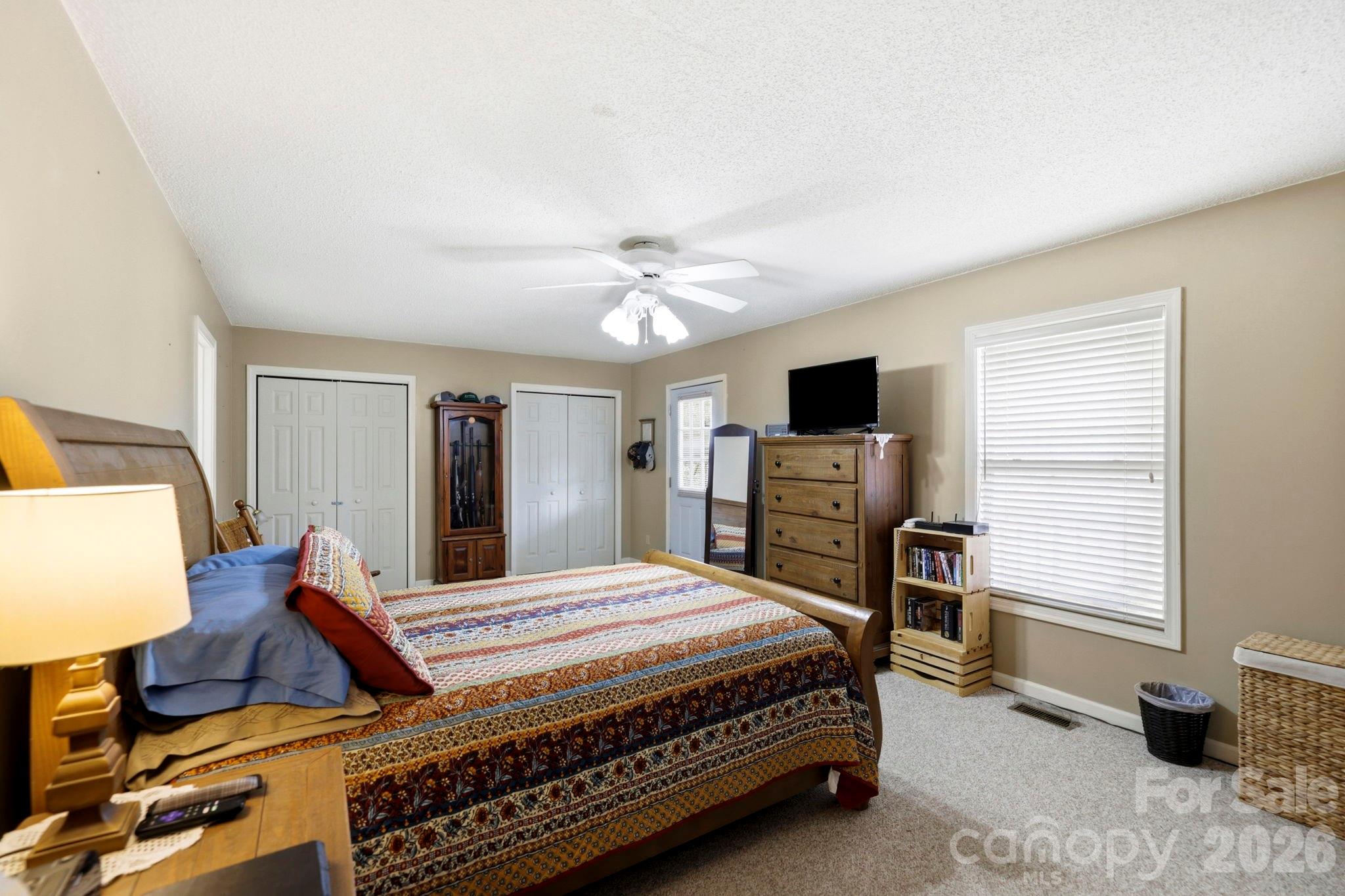 1489 Round Mountain Road