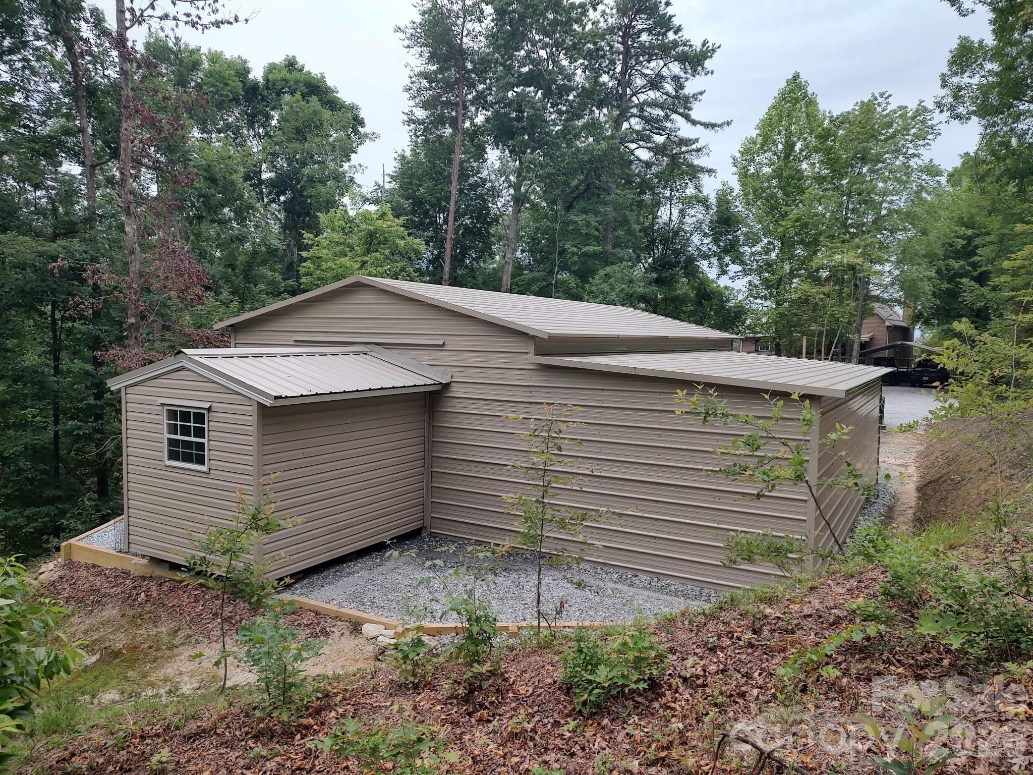 1489 Round Mountain Road