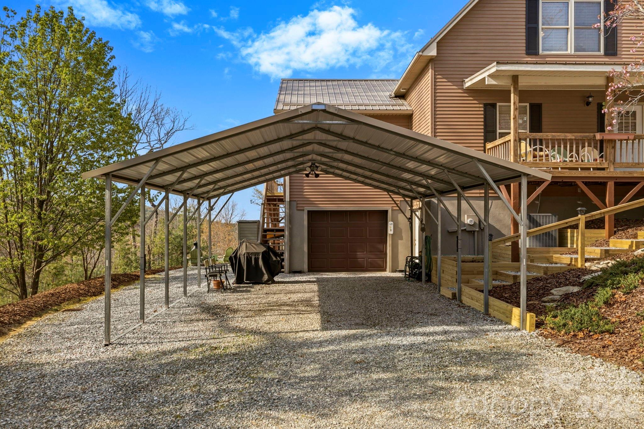1489 Round Mountain Road