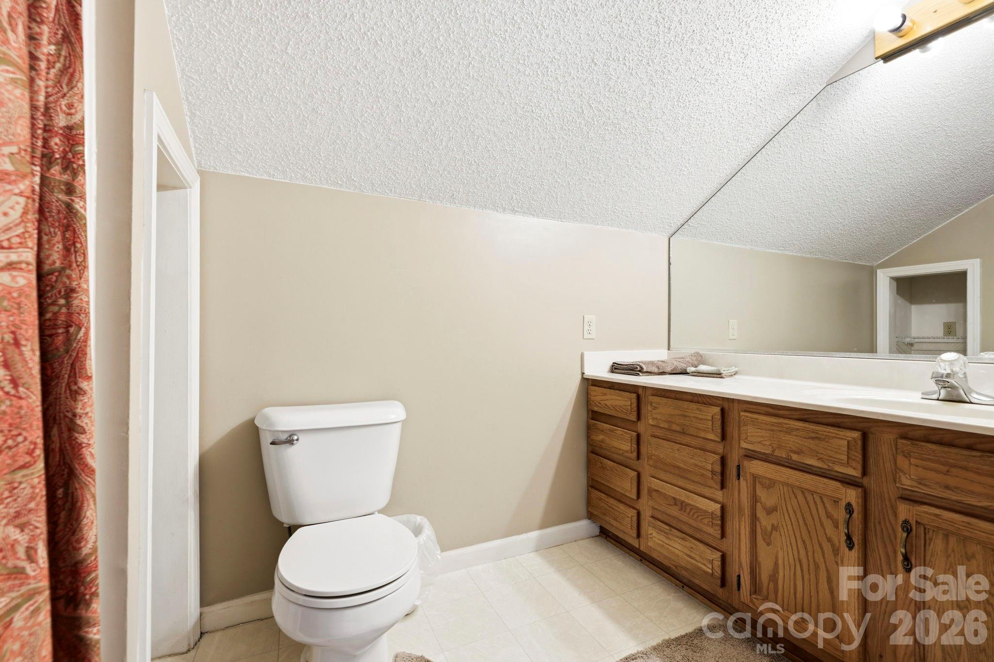 1489 Round Mountain Road