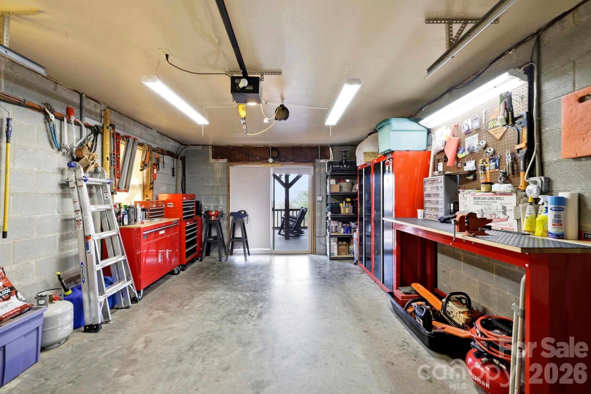 1489 Round Mountain Road