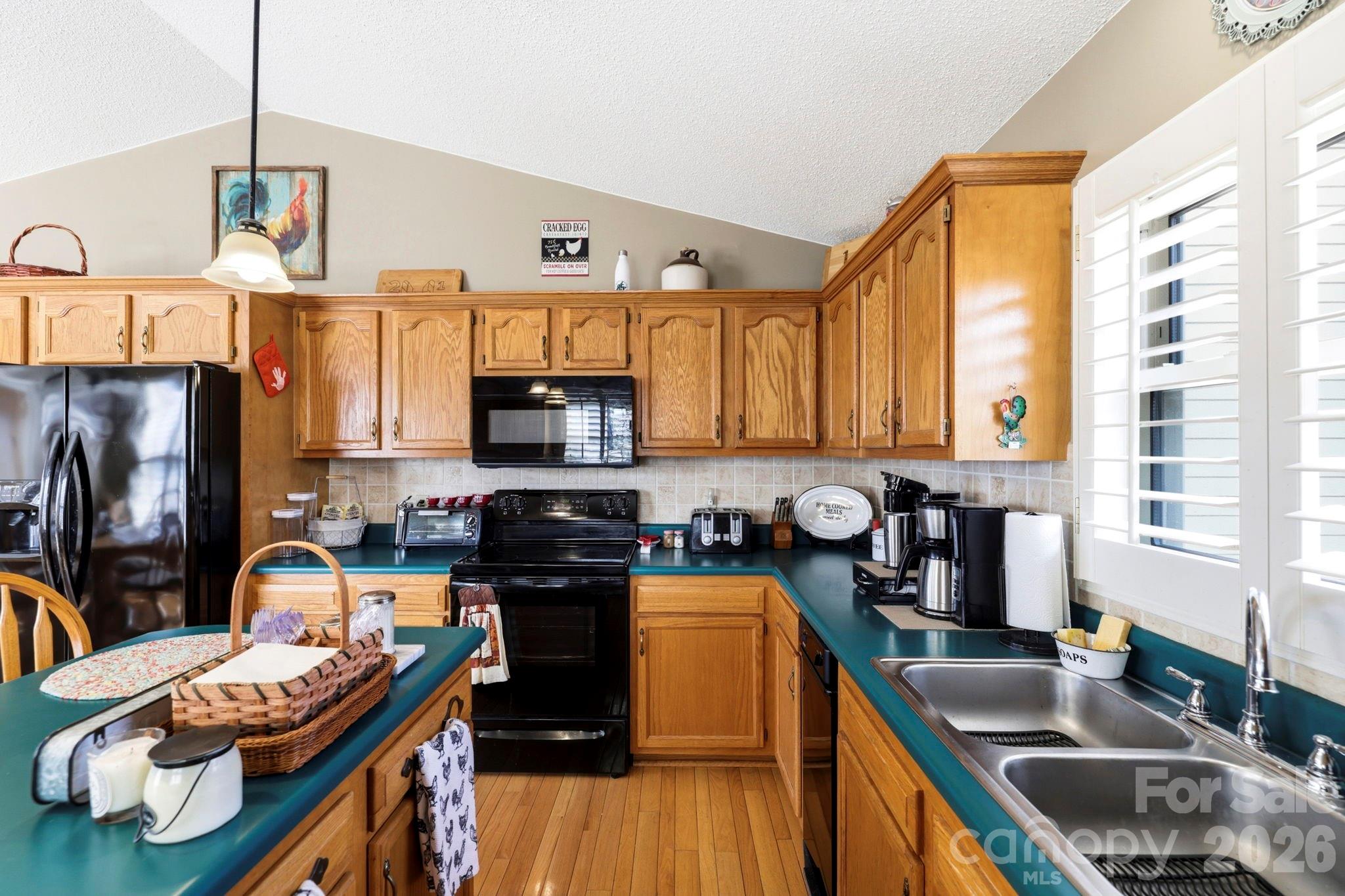 1489 Round Mountain Road