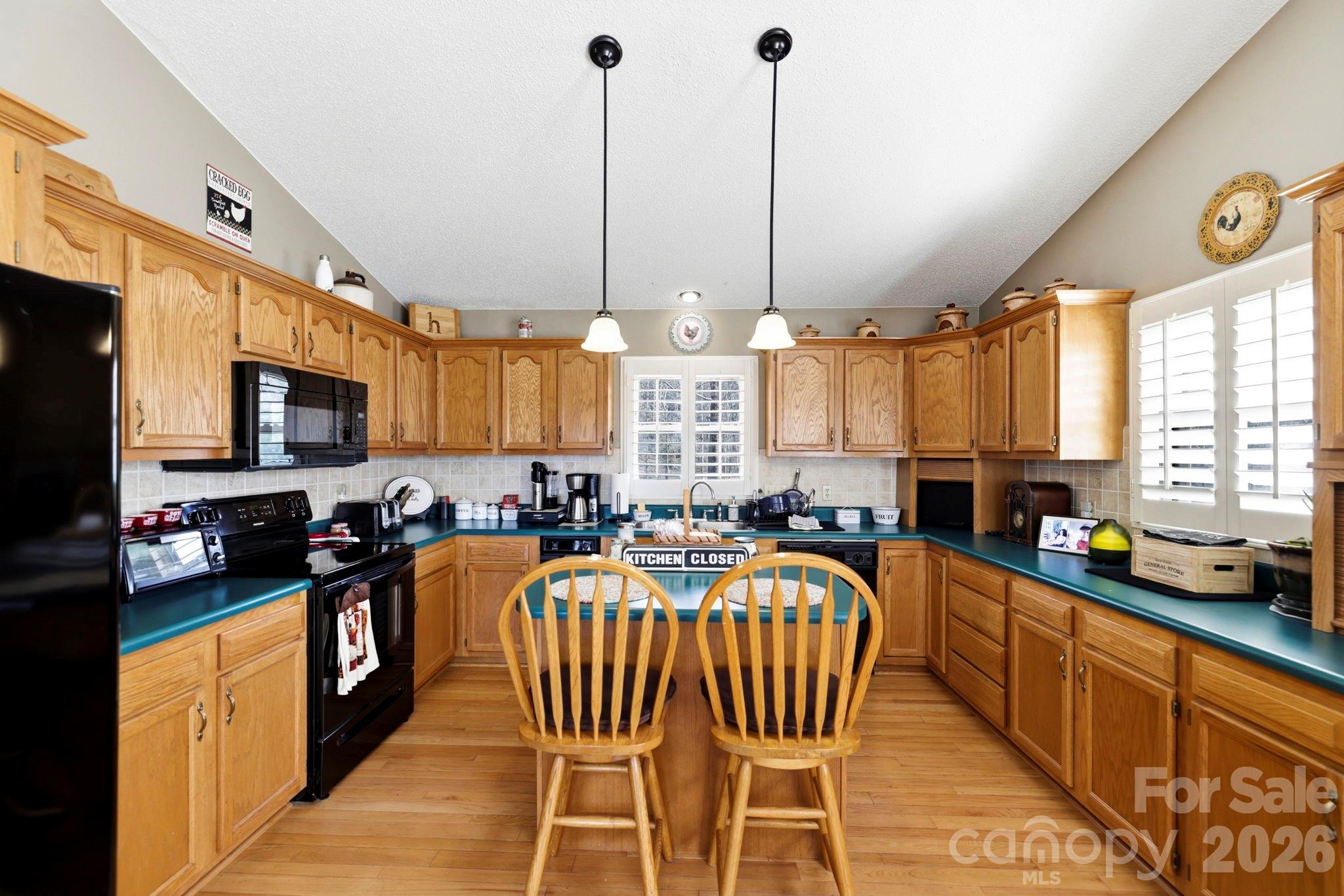 1489 Round Mountain Road