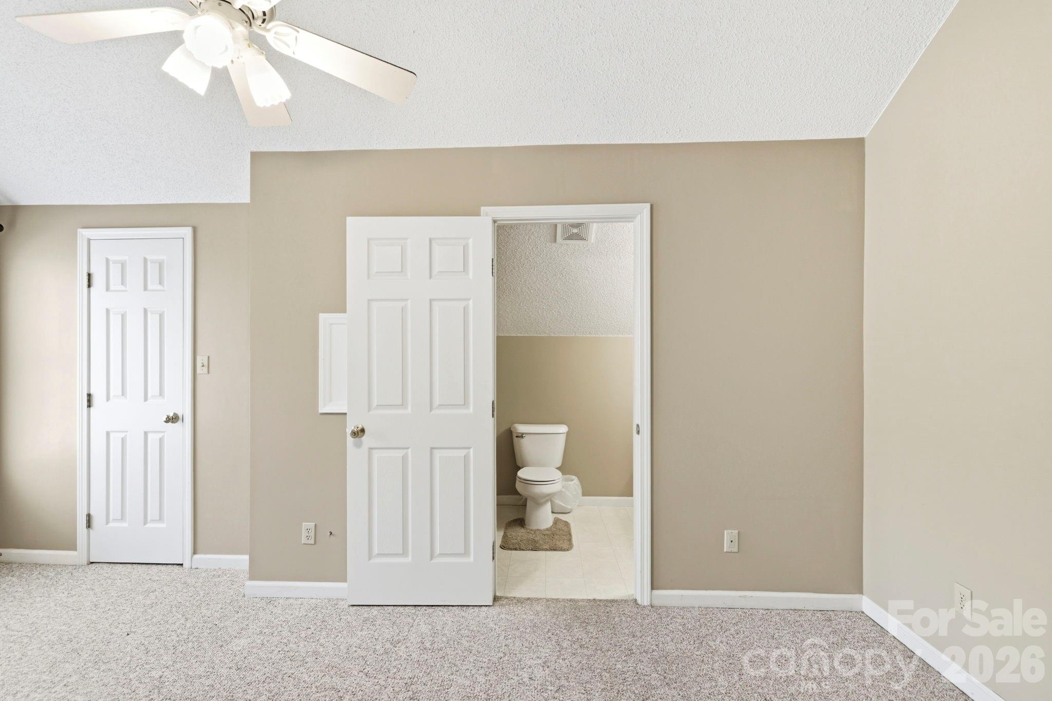 1489 Round Mountain Road