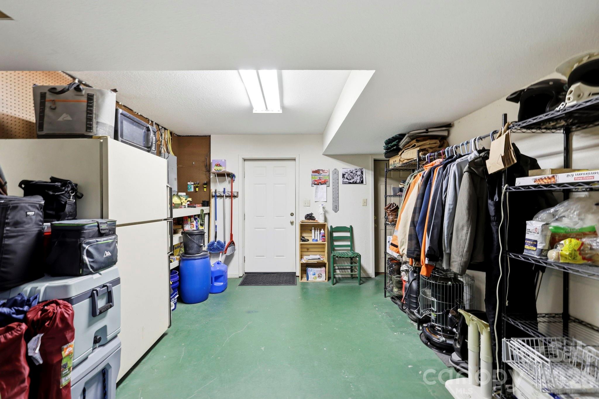 1489 Round Mountain Road