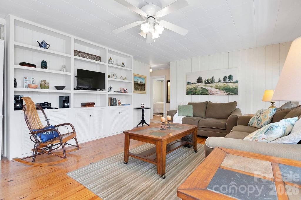 218 Hickory Lane