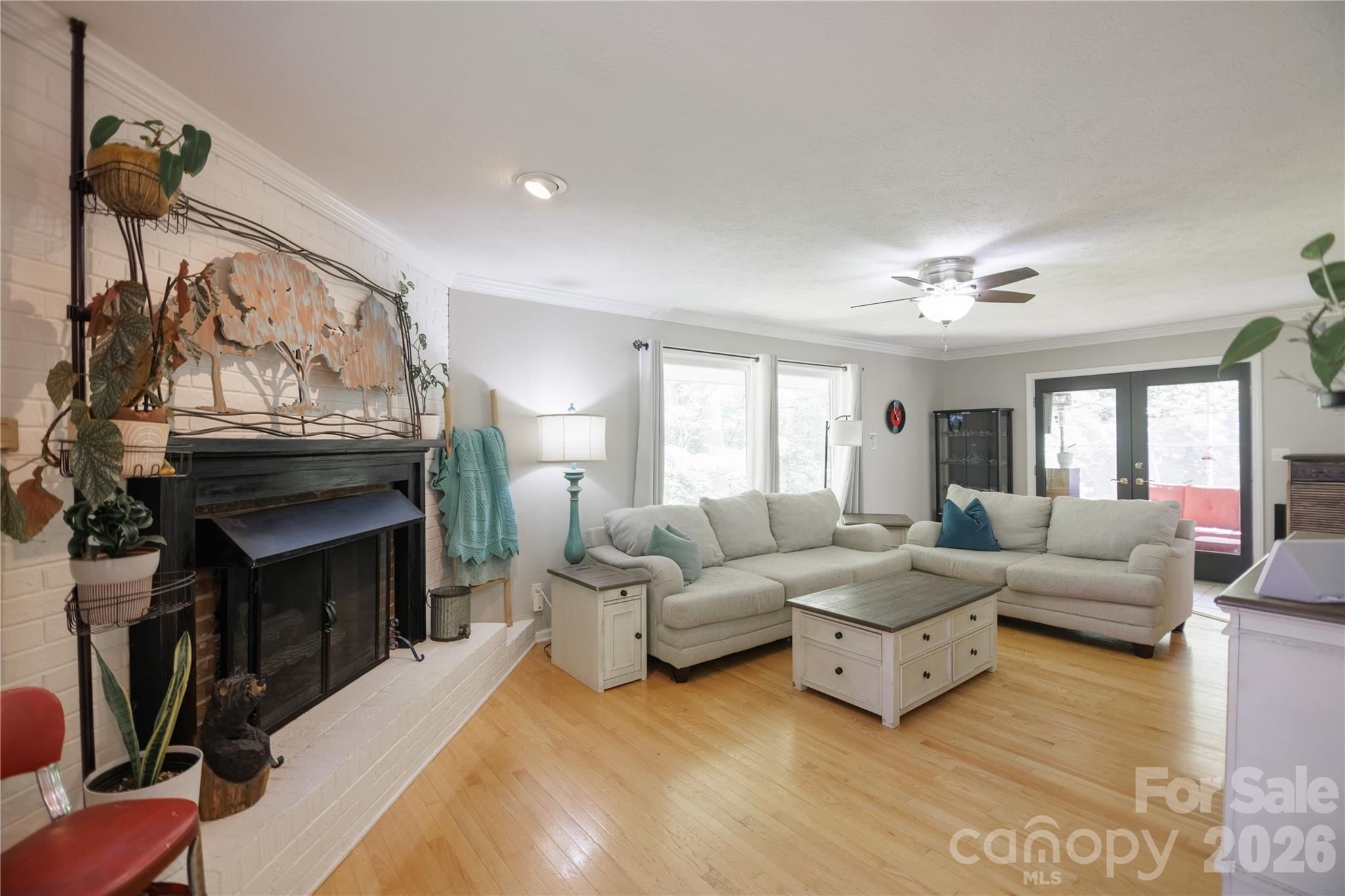 137 E Whisperwood Circle