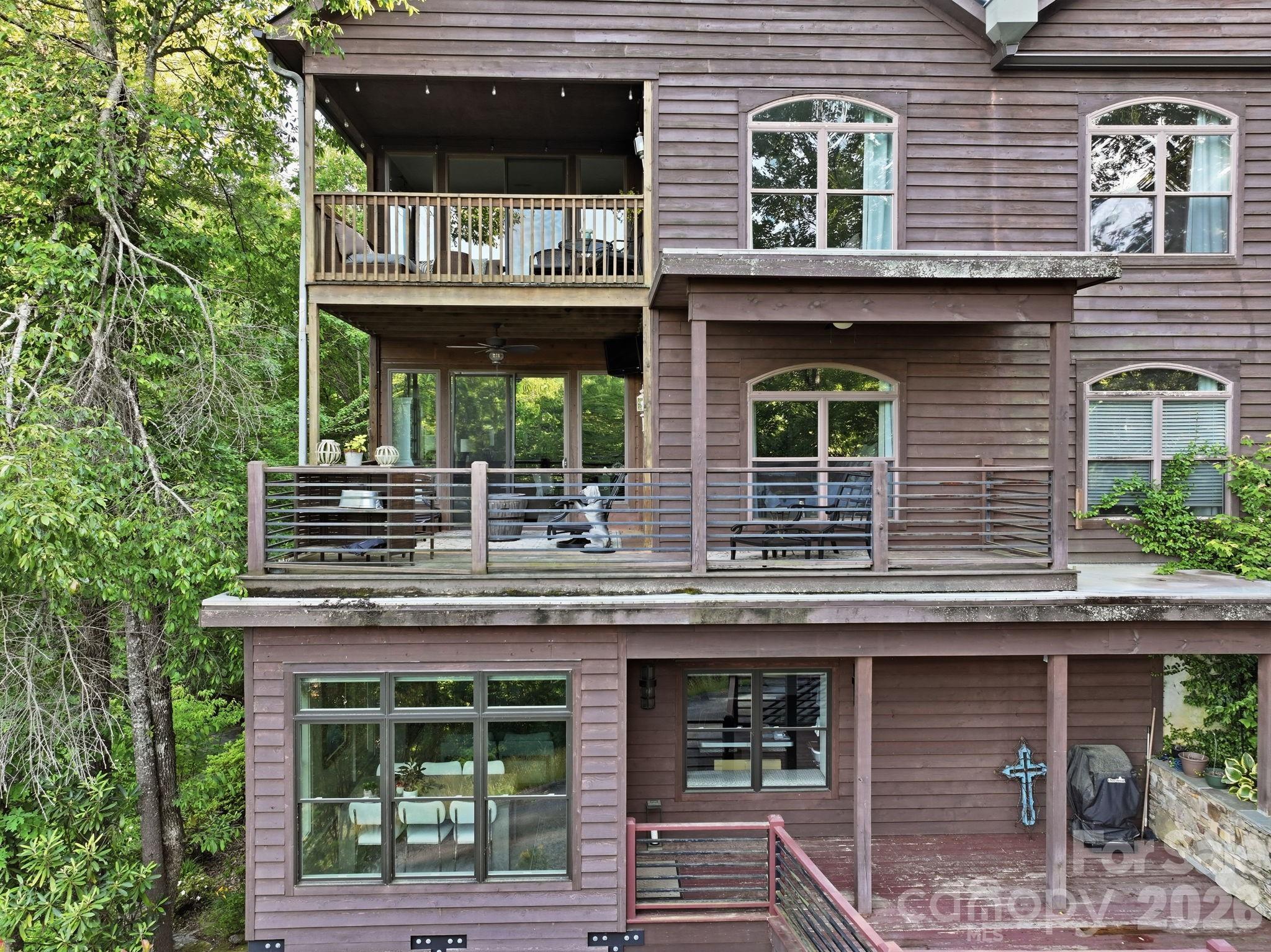 30 Lower Tanglewood Road E Unit: 2