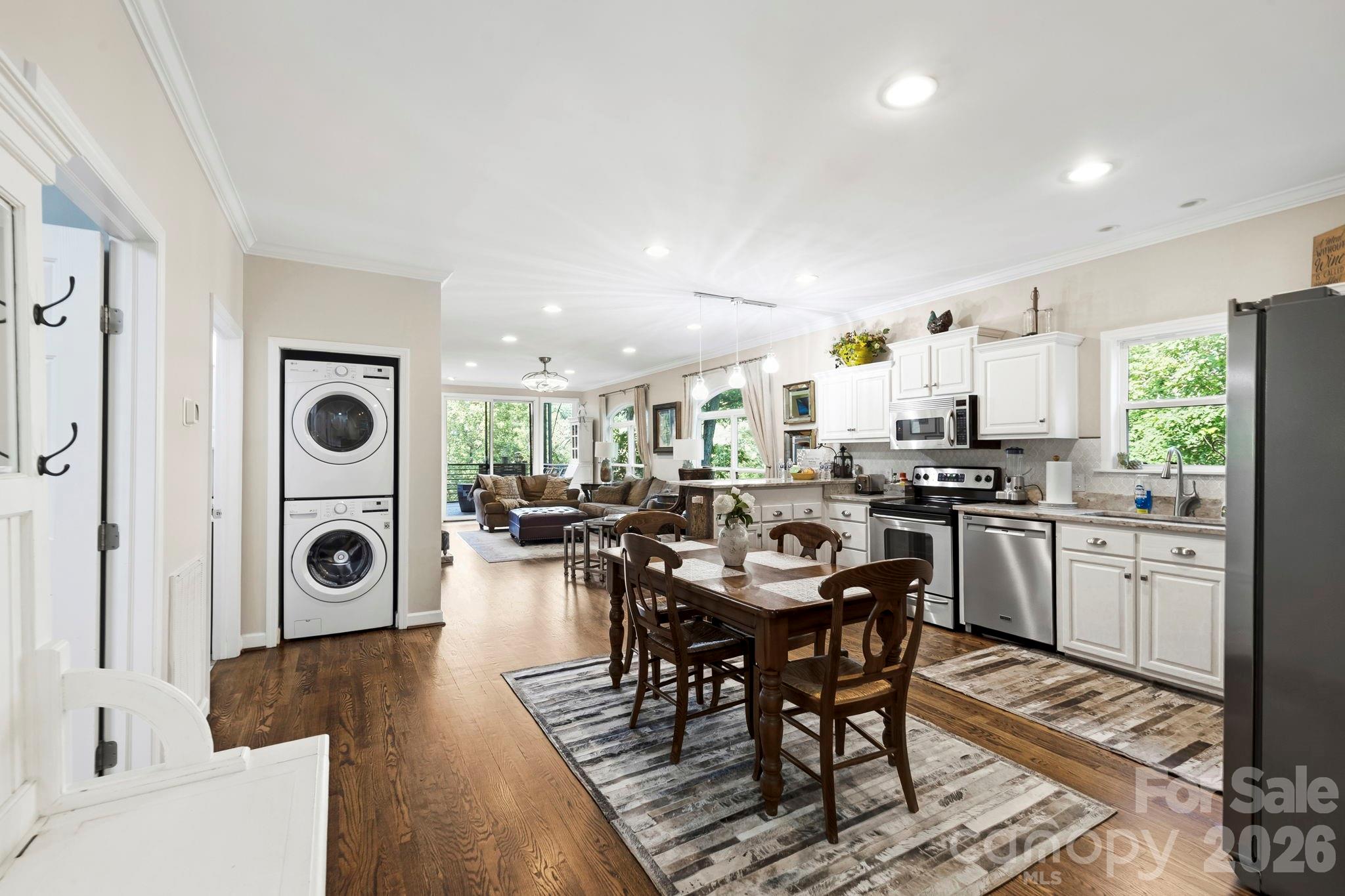 30 Lower Tanglewood Road E Unit: 2