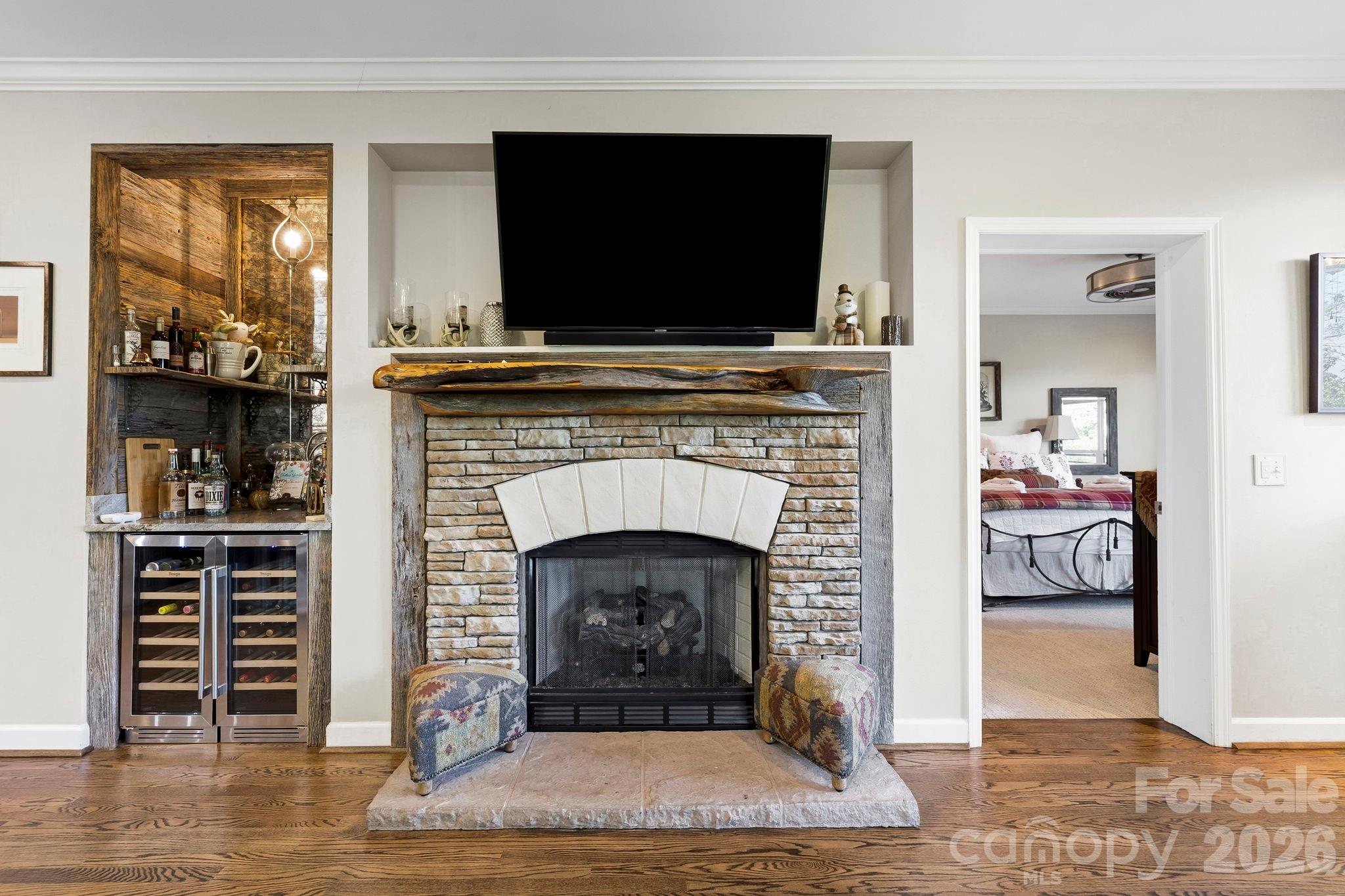 30 Lower Tanglewood Road E Unit: 2