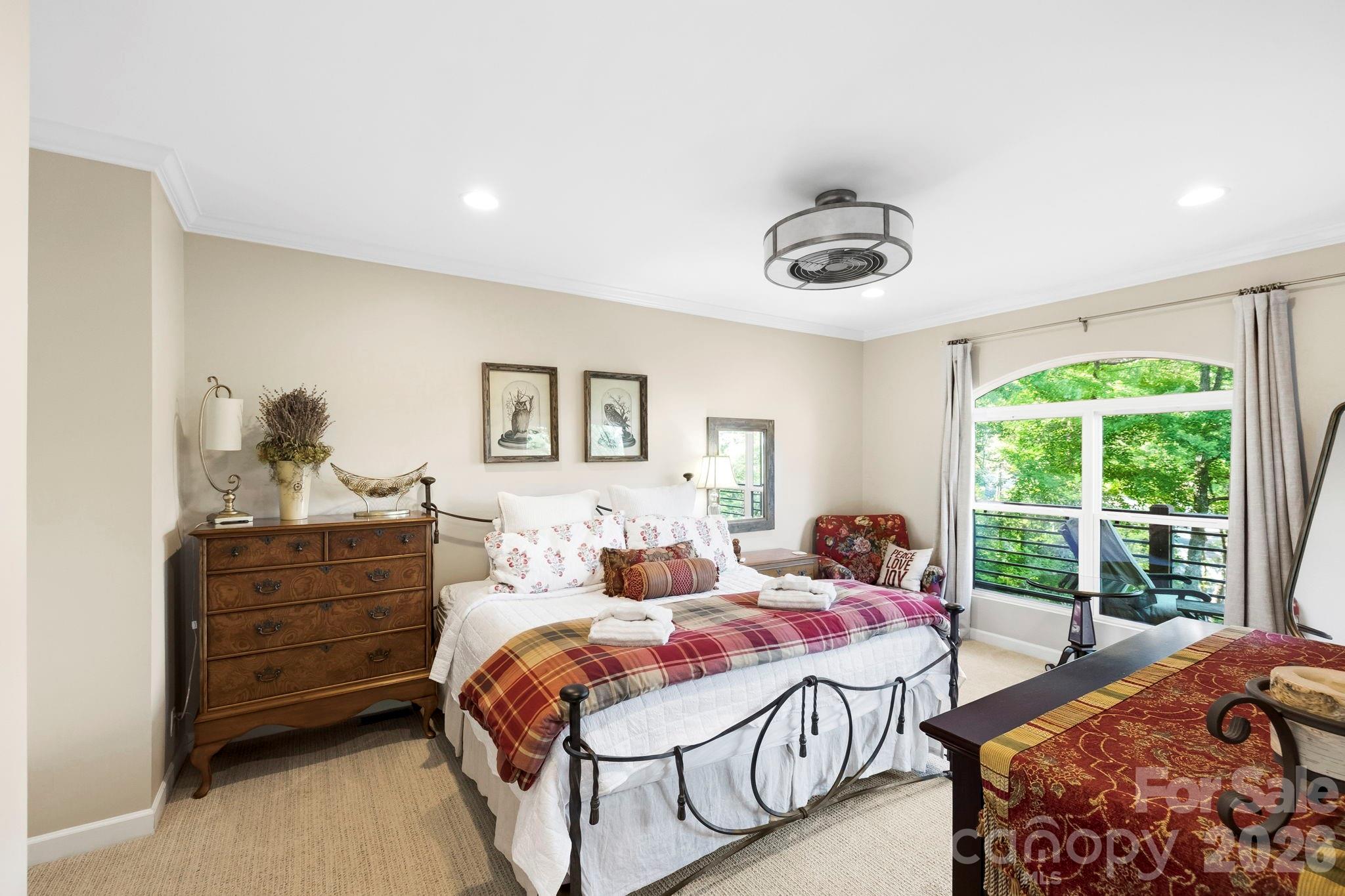 30 Lower Tanglewood Road E Unit: 2