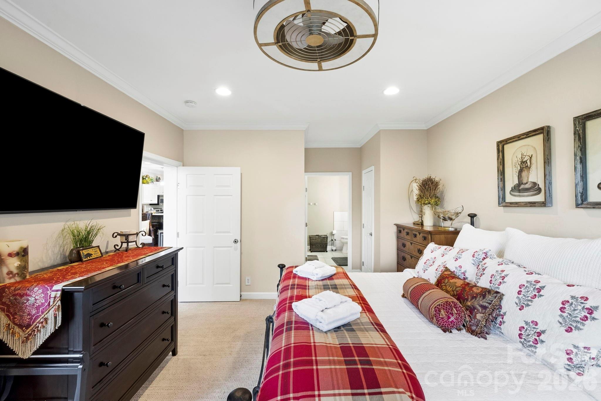 30 Lower Tanglewood Road E Unit: 2
