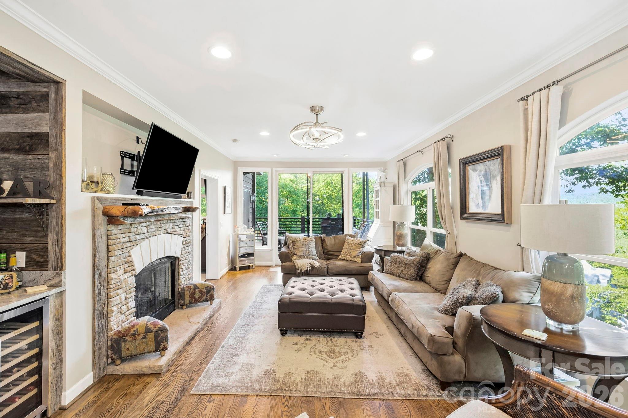 30 Lower Tanglewood Road E Unit: 2